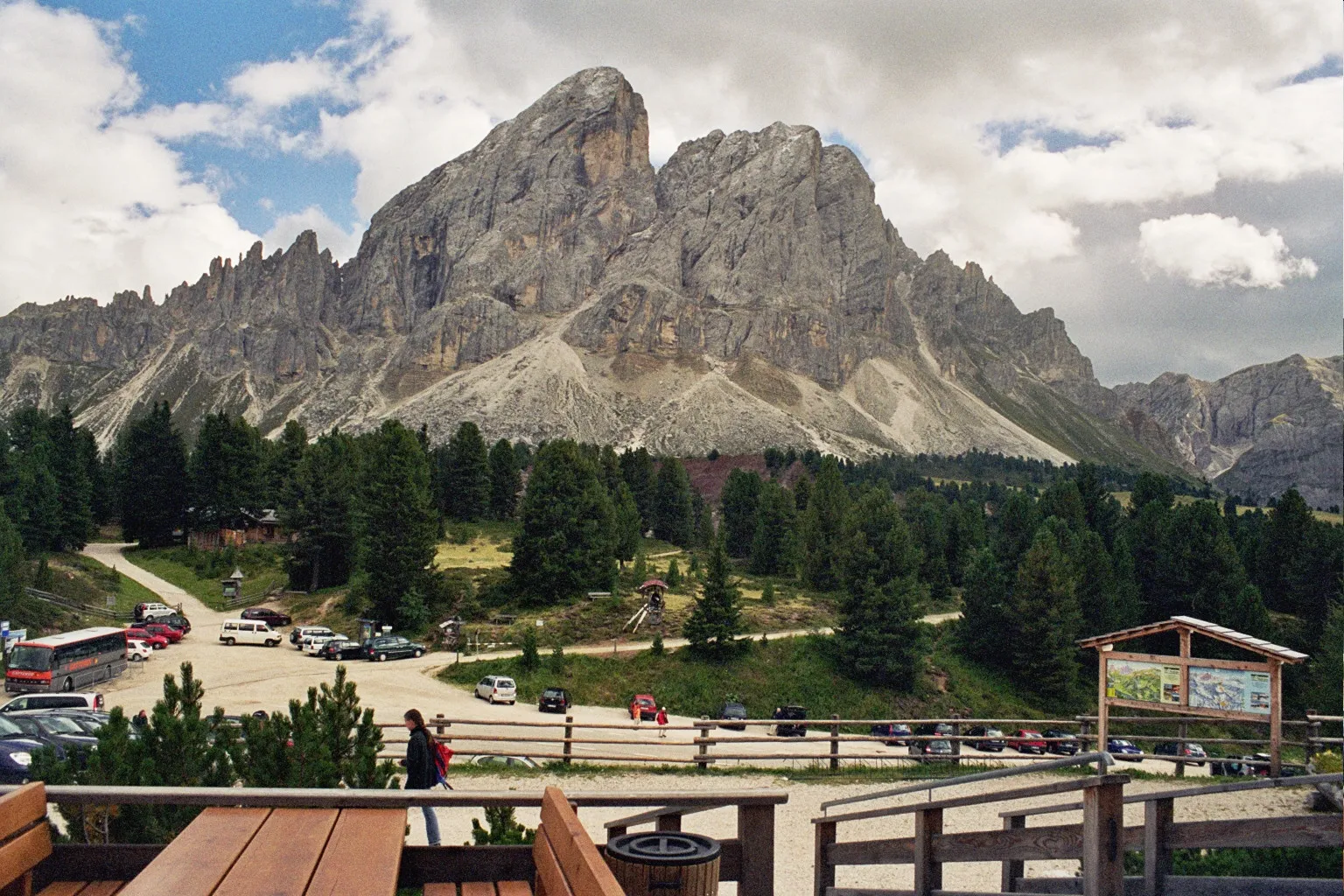 Photo showing: mountain pass in South Tyrol: Ju de Börz, Würzjoch, Passo delle Erbe ("pass of herbs"). Background: Sass di Pütia, Peitlerkofel.