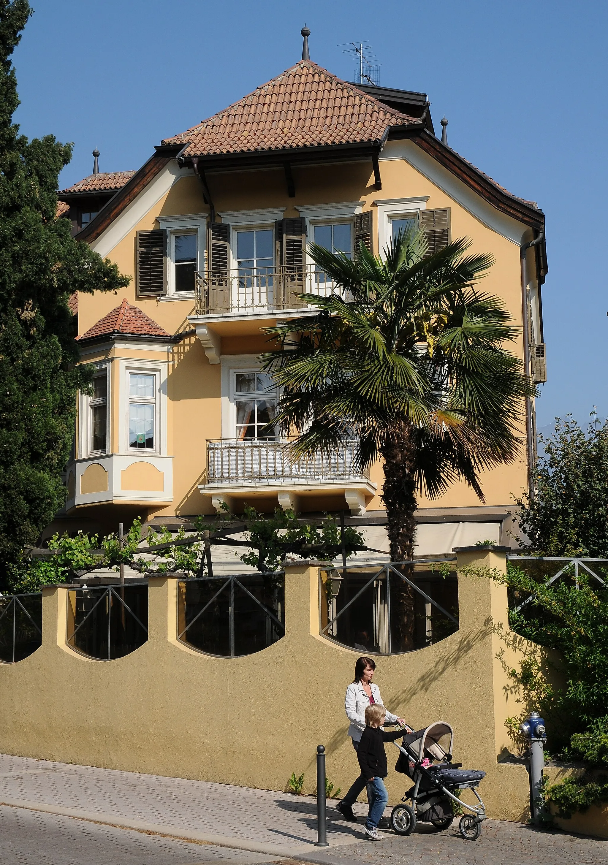 Photo showing: Haus Sader im Zentrum von Lana.