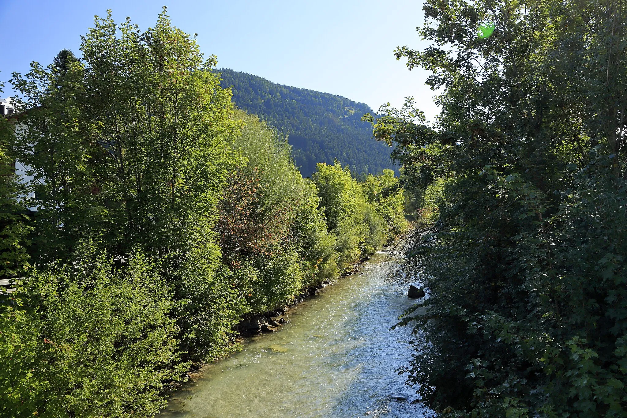 Photo showing: stromauf von der Brücke der Bahnhofstraße