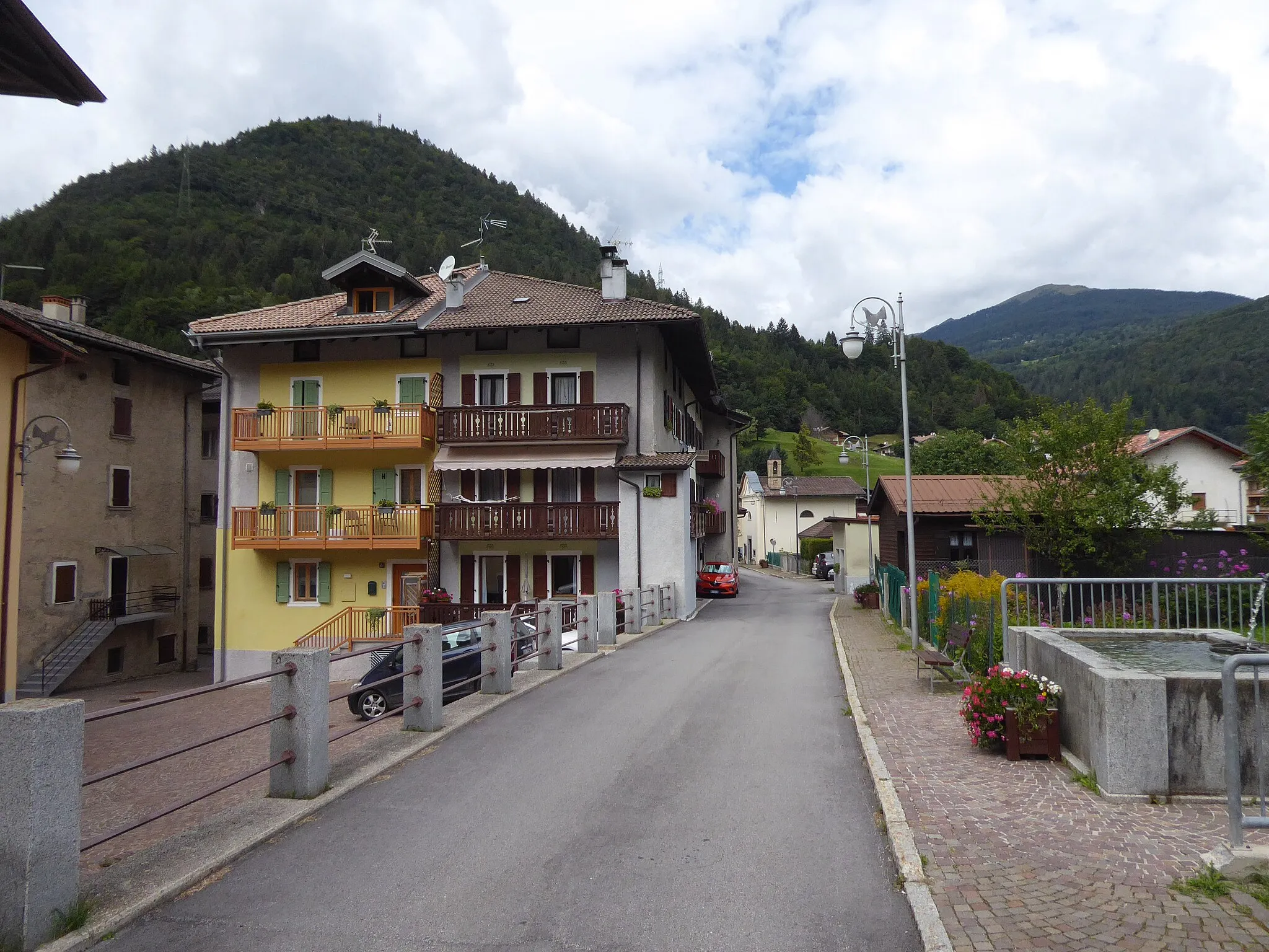Photo showing: Pradibondo (Sella Giudicarie, Trentino, Italy) - Glimpse