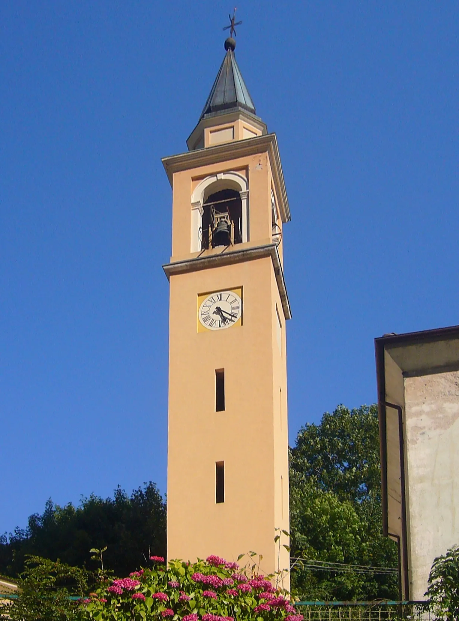 Photo showing: Il campanile della chiesa di San Rocco a Fusine, frazione di Posina