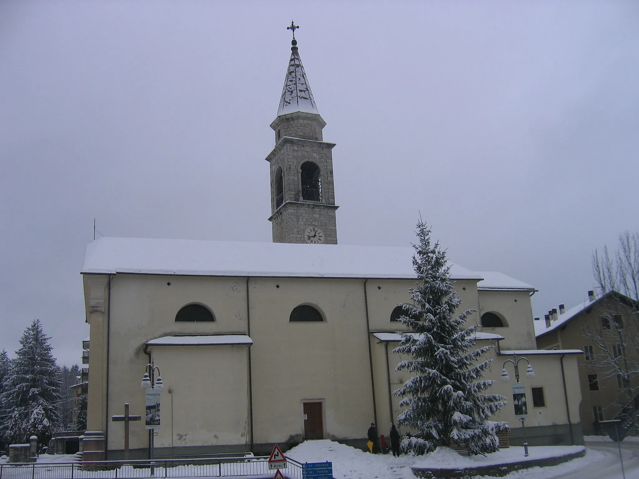 Photo showing: Tonezza del Cimone, Vicenza, Italy: chiesa parrocchiale di San Giacomo.