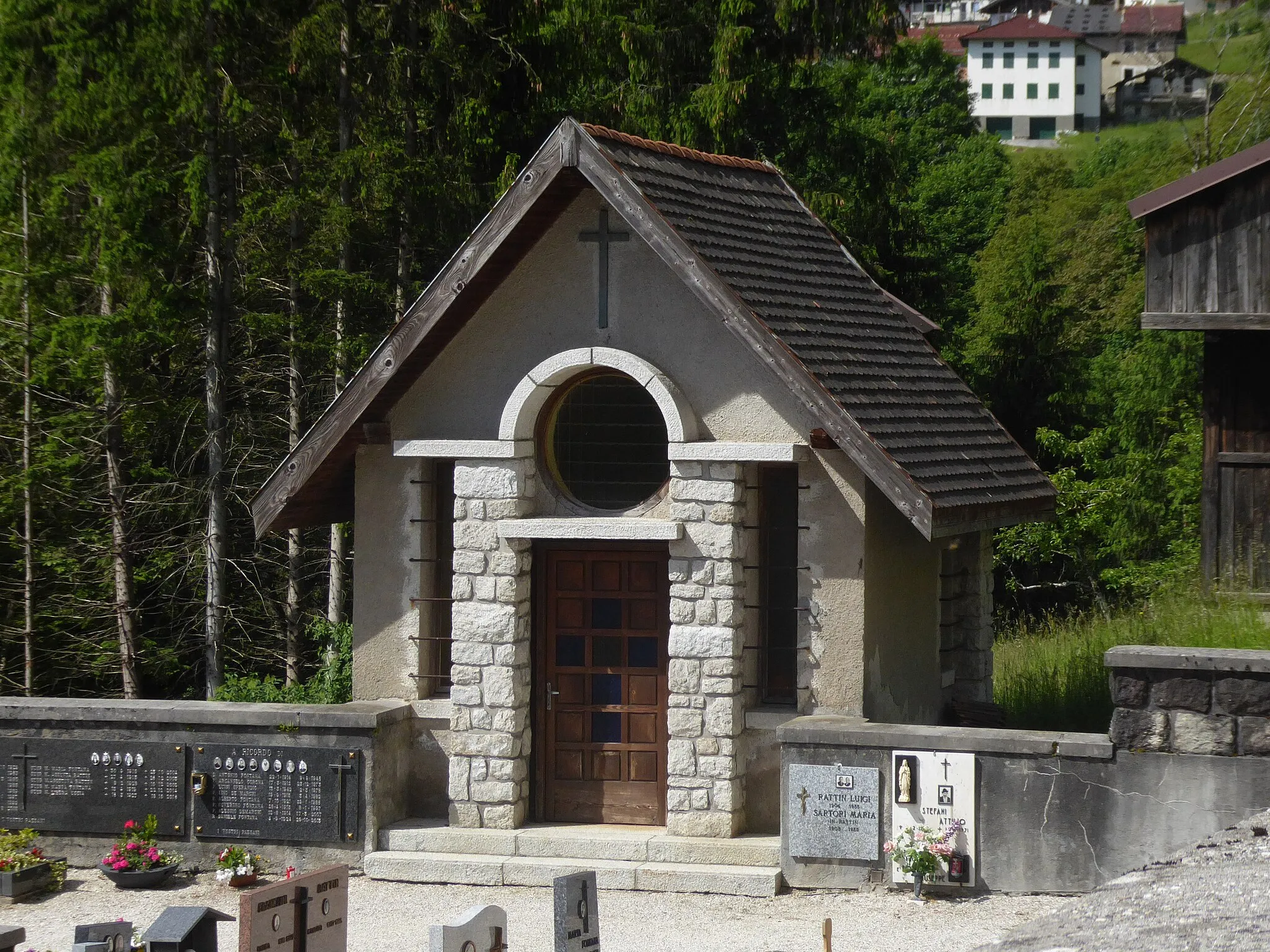 Photo showing: Ronco Chiesa (Canal San Bovo, Trentino, Italy), Crucifix chapel