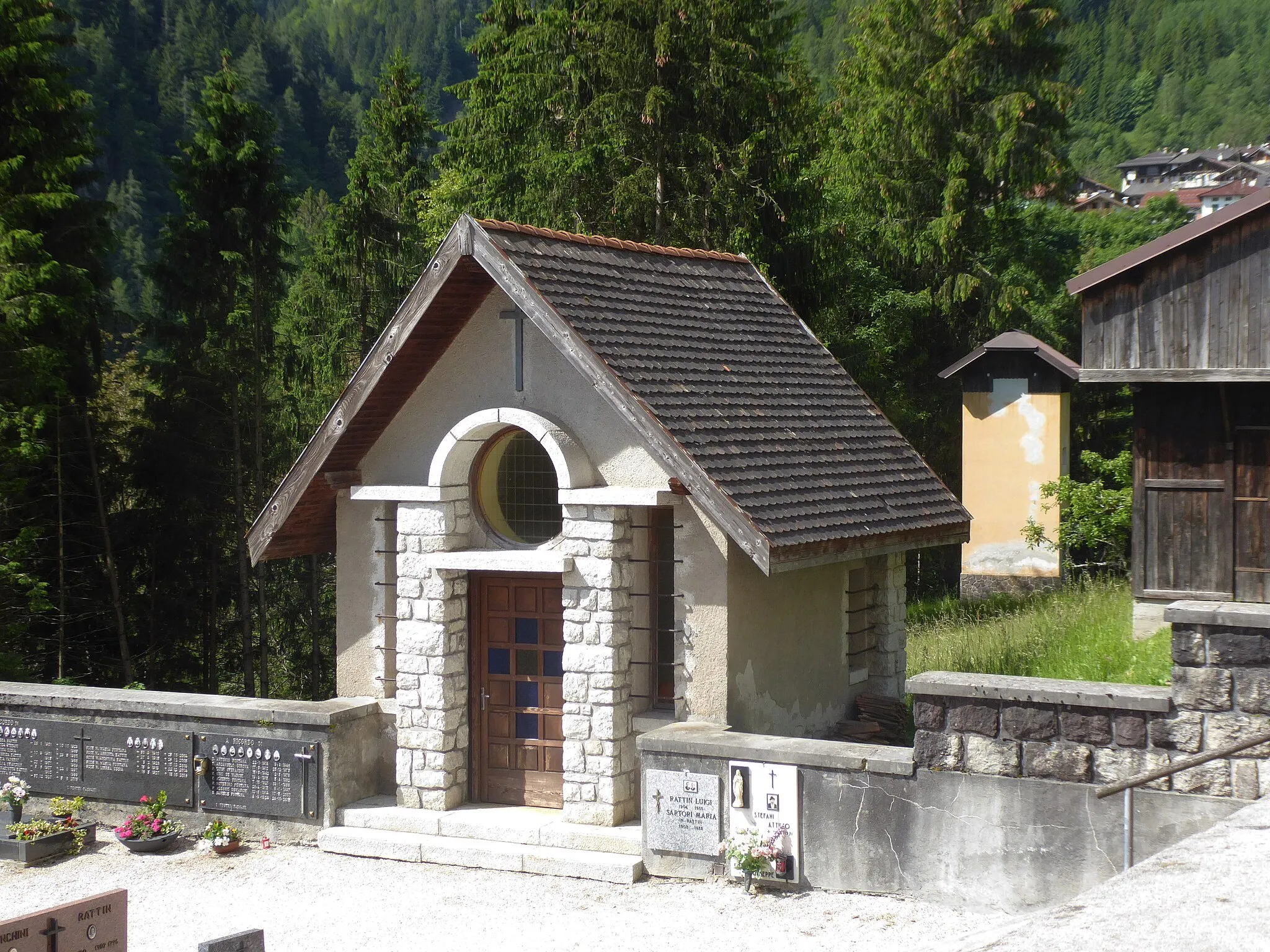 Photo showing: Ronco Chiesa (Canal San Bovo, Trentino, Italy), Crucifix chapel