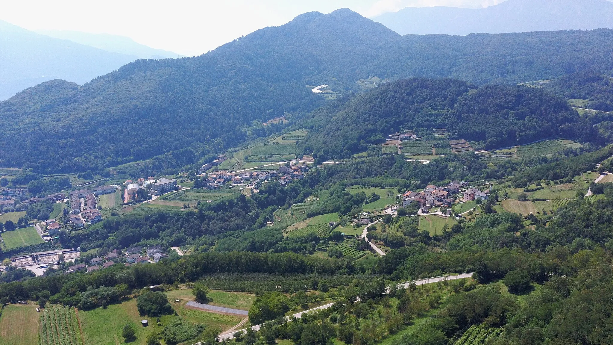 Photo showing: Orzano (left) and Garzano (right) (Civezzano, Trentino, Italy)