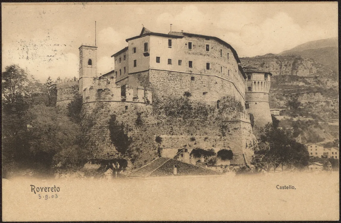 Photo showing: Castello di Rovereto in un'immagine storica del 1903, formato 90x138 mm, b/n. Data dal timbro postale. Immagine tratta dal sito https://bdt.bibcom.trento.it/Iconografia/7152#page/n0