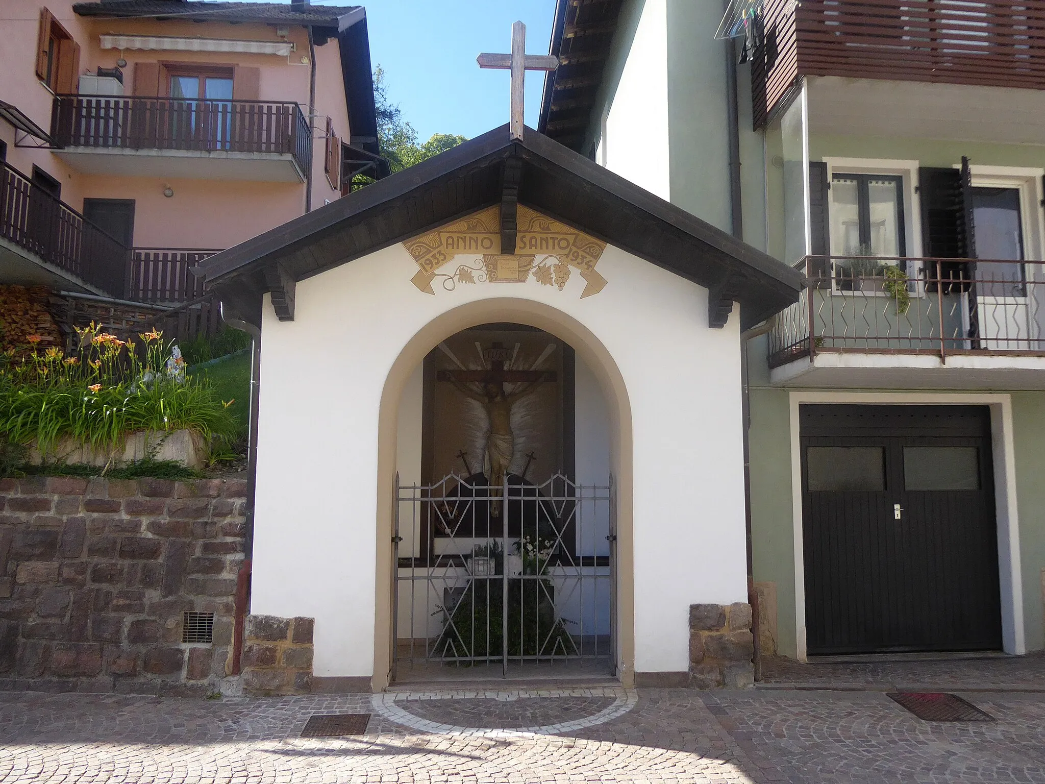 Photo showing: Migazzone (Altopiano della Vigolana, Trentino, Italy) - Crucifix chapel