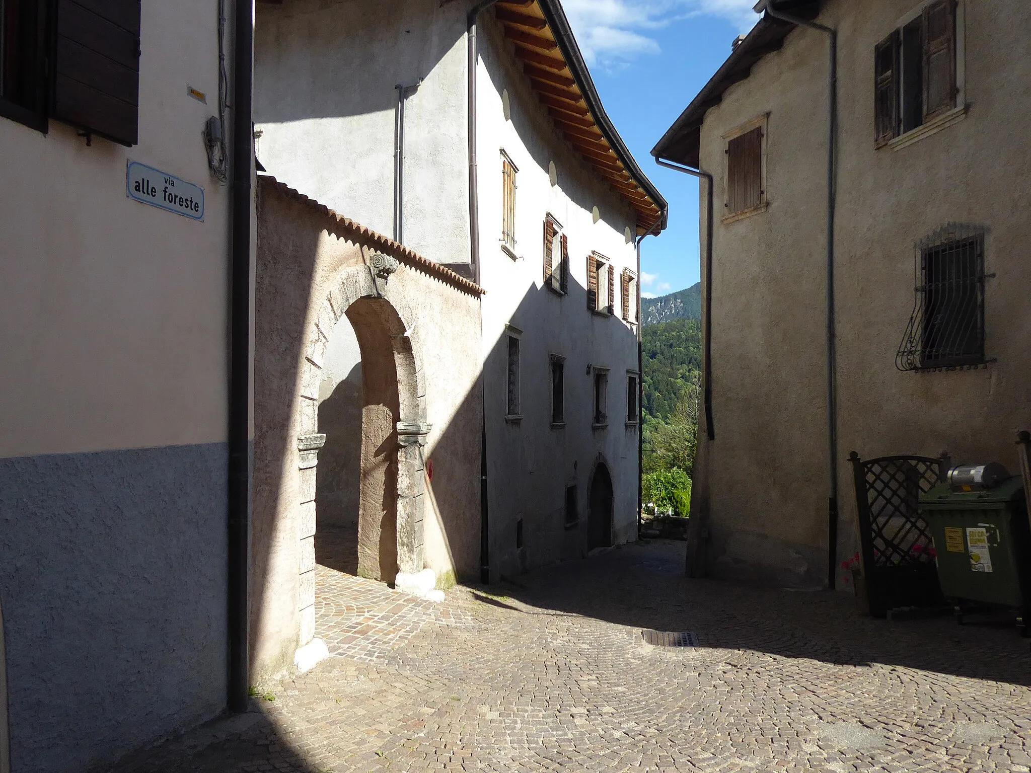 Photo showing: Migazzone (Altopiano della Vigolana, Trentino, Italy) - Glimpse