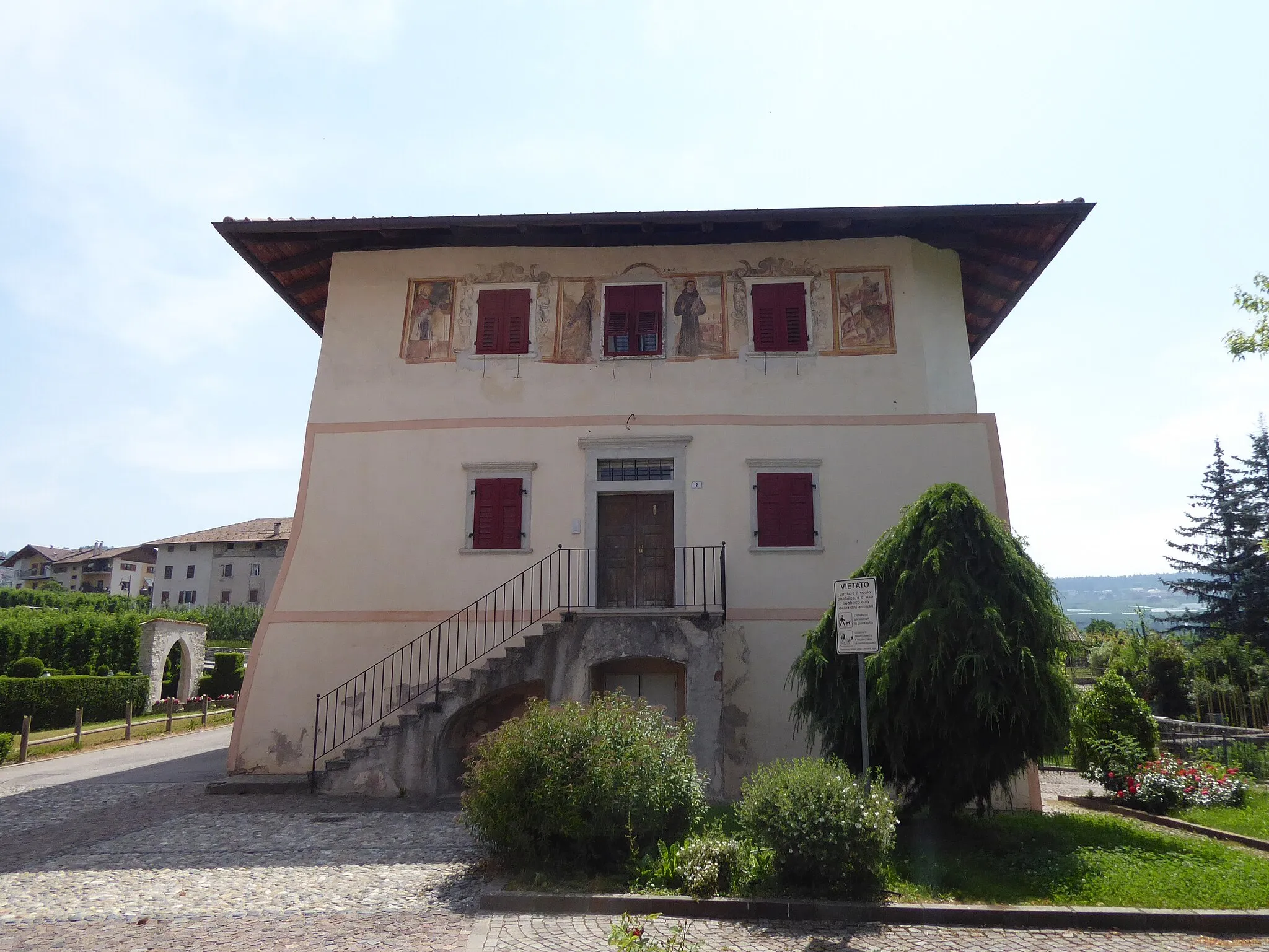 Photo showing: Casez (Sanzeno, Trentino, Italy) - House with frescos