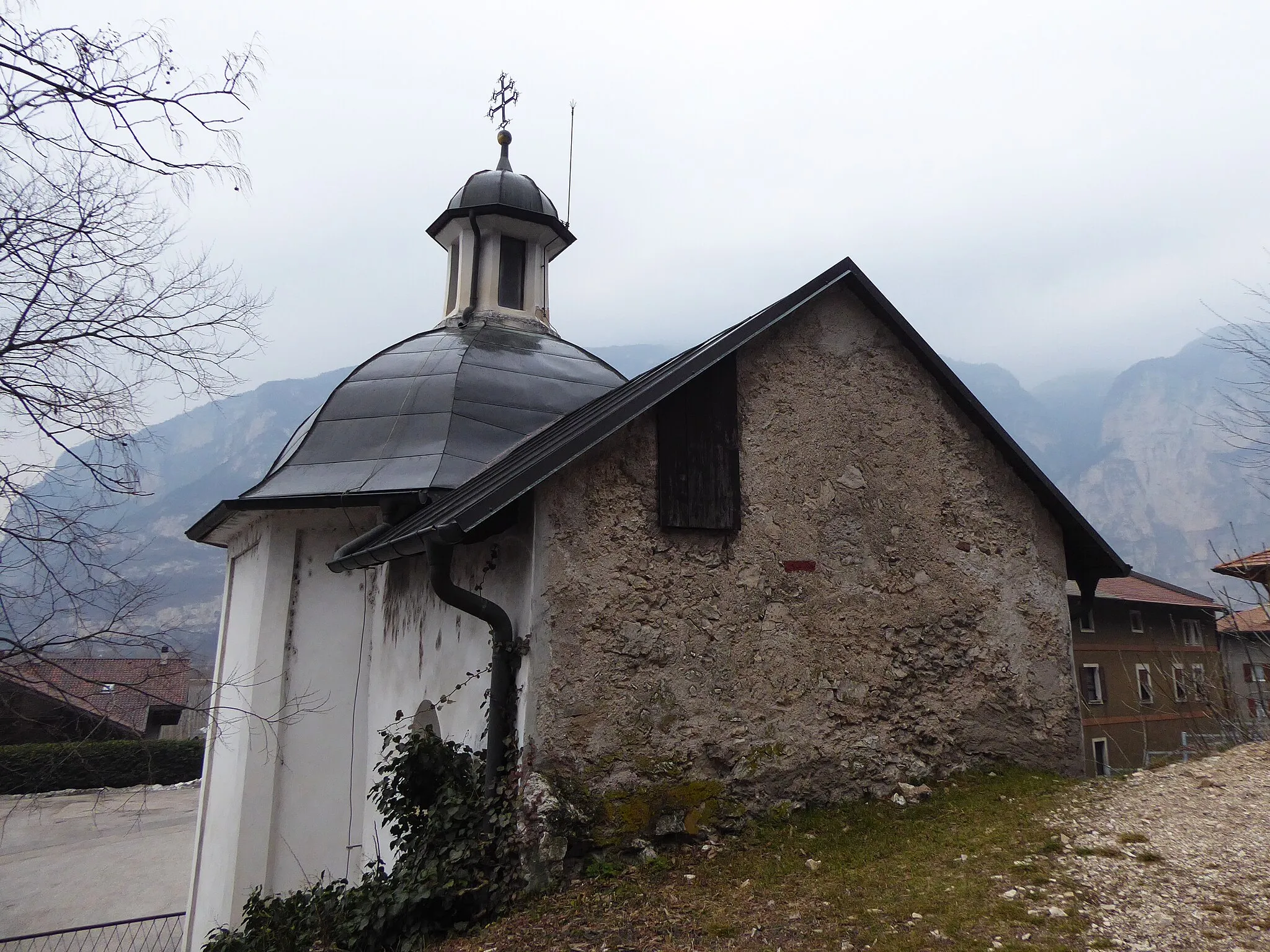Photo showing: Cadino (Faedo, Trentino) - Saint Joseph church, rear