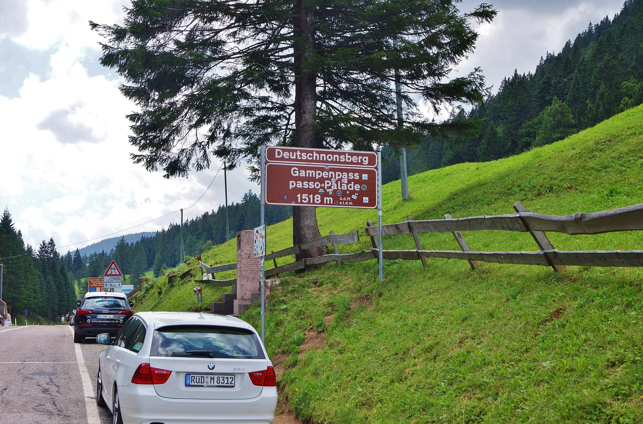 Photo showing: Passhöhe am Gampenpass mit Blick nach Süden.