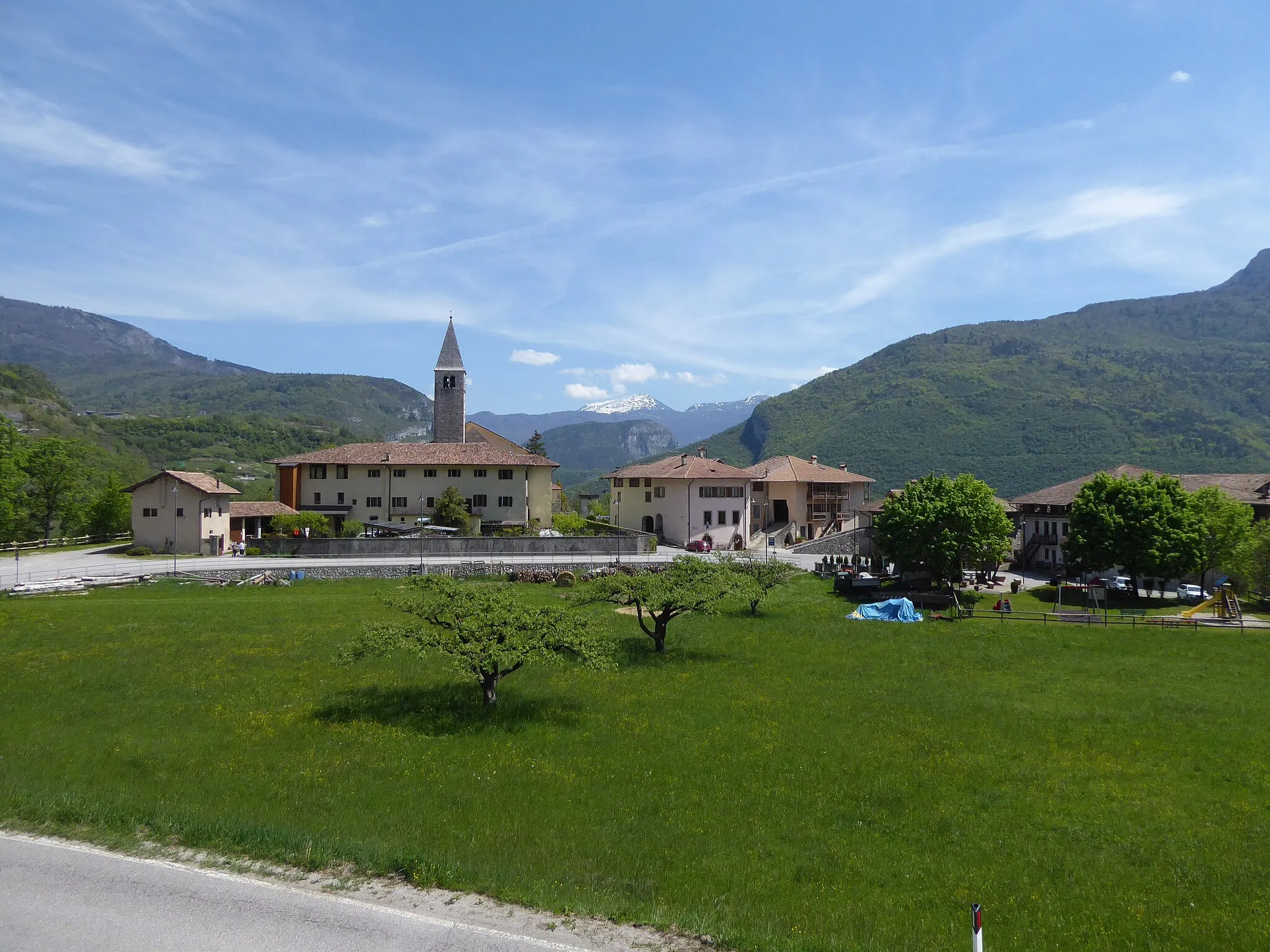 Photo showing: Tavodo (San Lorenzo Dorsino, Trentino, Italy) - View from the cemetery