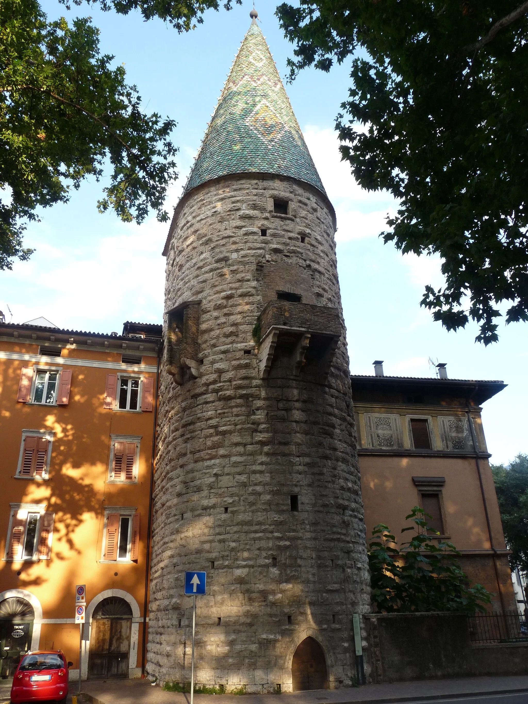 Photo showing: Trento (Italy): Torre Verde (Green Tower), XIII century, from NW.