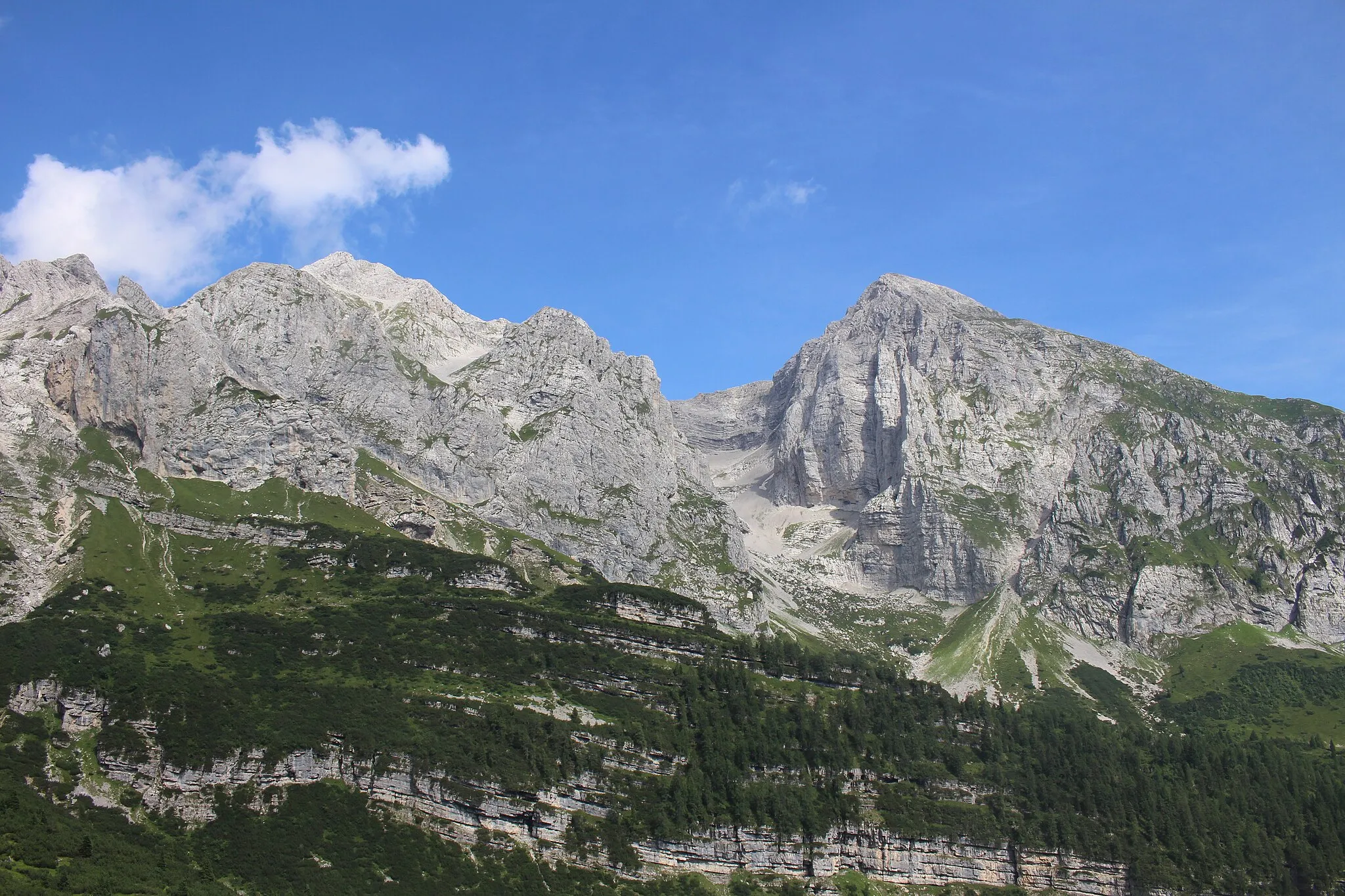 Photo showing: Doss di Dalun (sx) e Cima Ghez (dx) viste dalla Val d'Ambiez