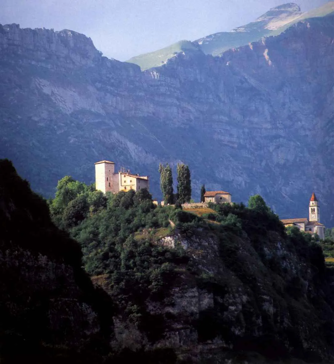 Photo showing: Villa Lagarina, il maniero di Castellano