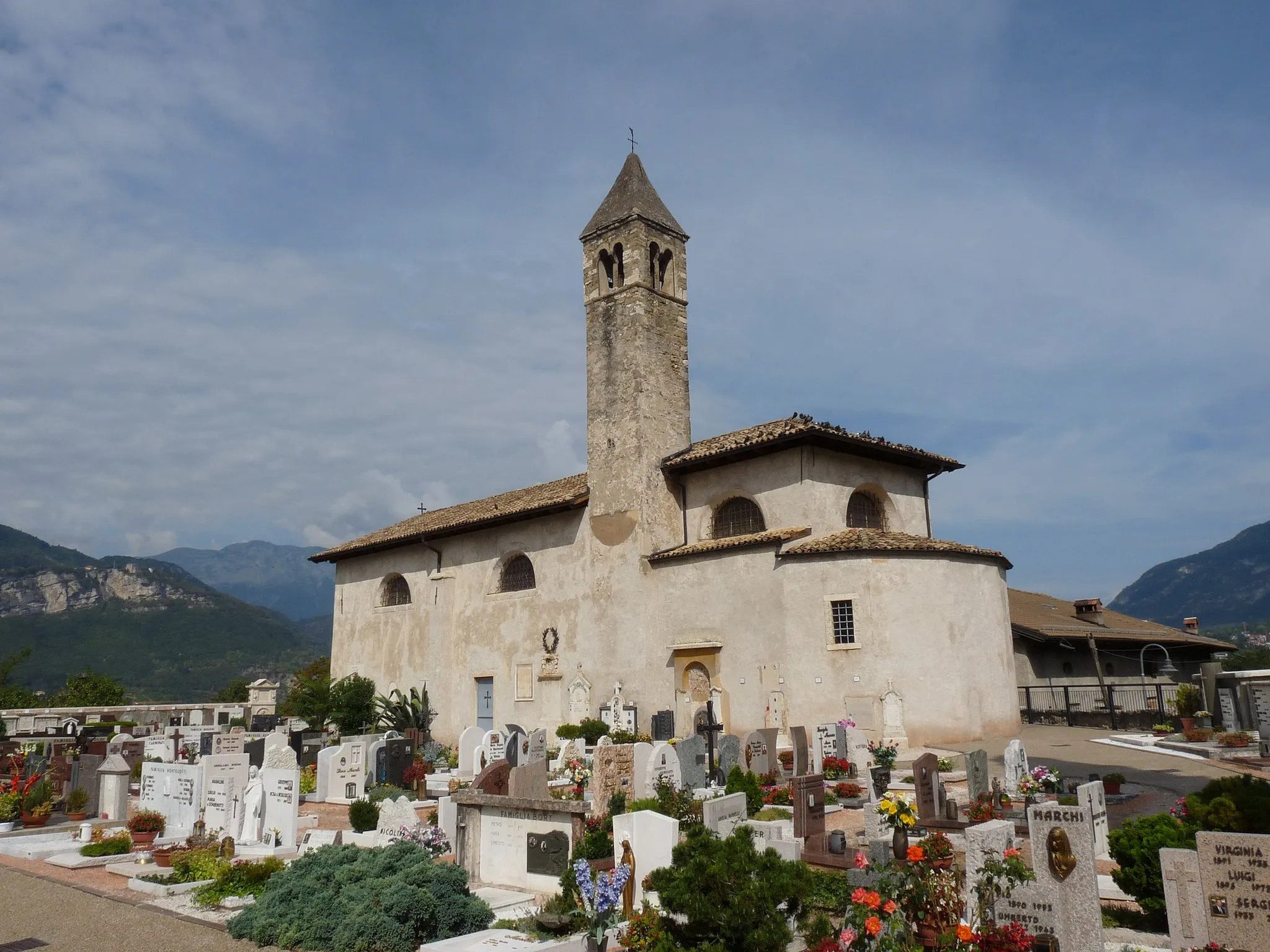 Photo showing: Trento (Italy): southeastern side of the church of San Bartolomeo (early XII century, perhaps earlier)