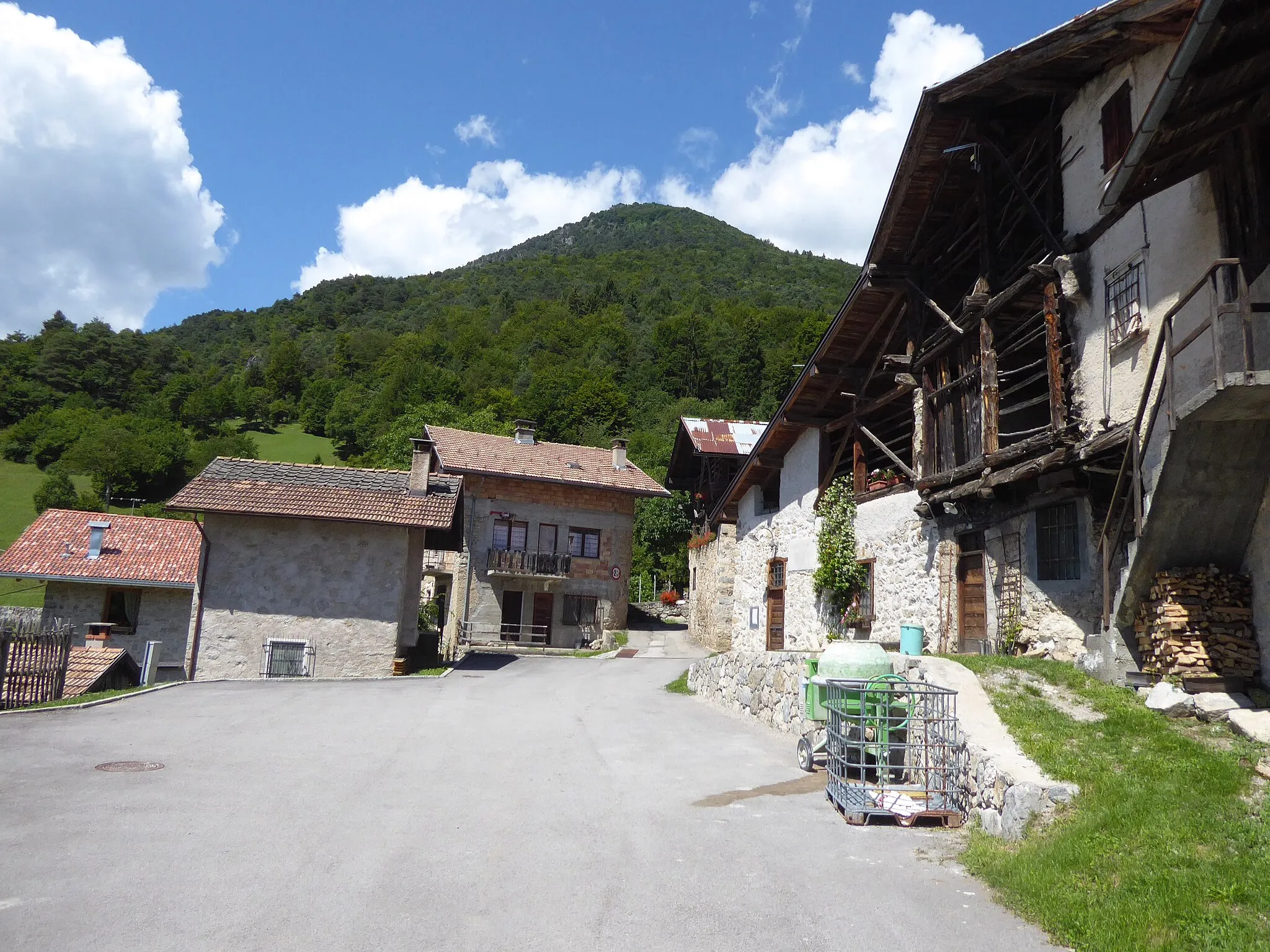 Photo showing: Irone (Tre Ville, Trentino, Italy) - Glimpse