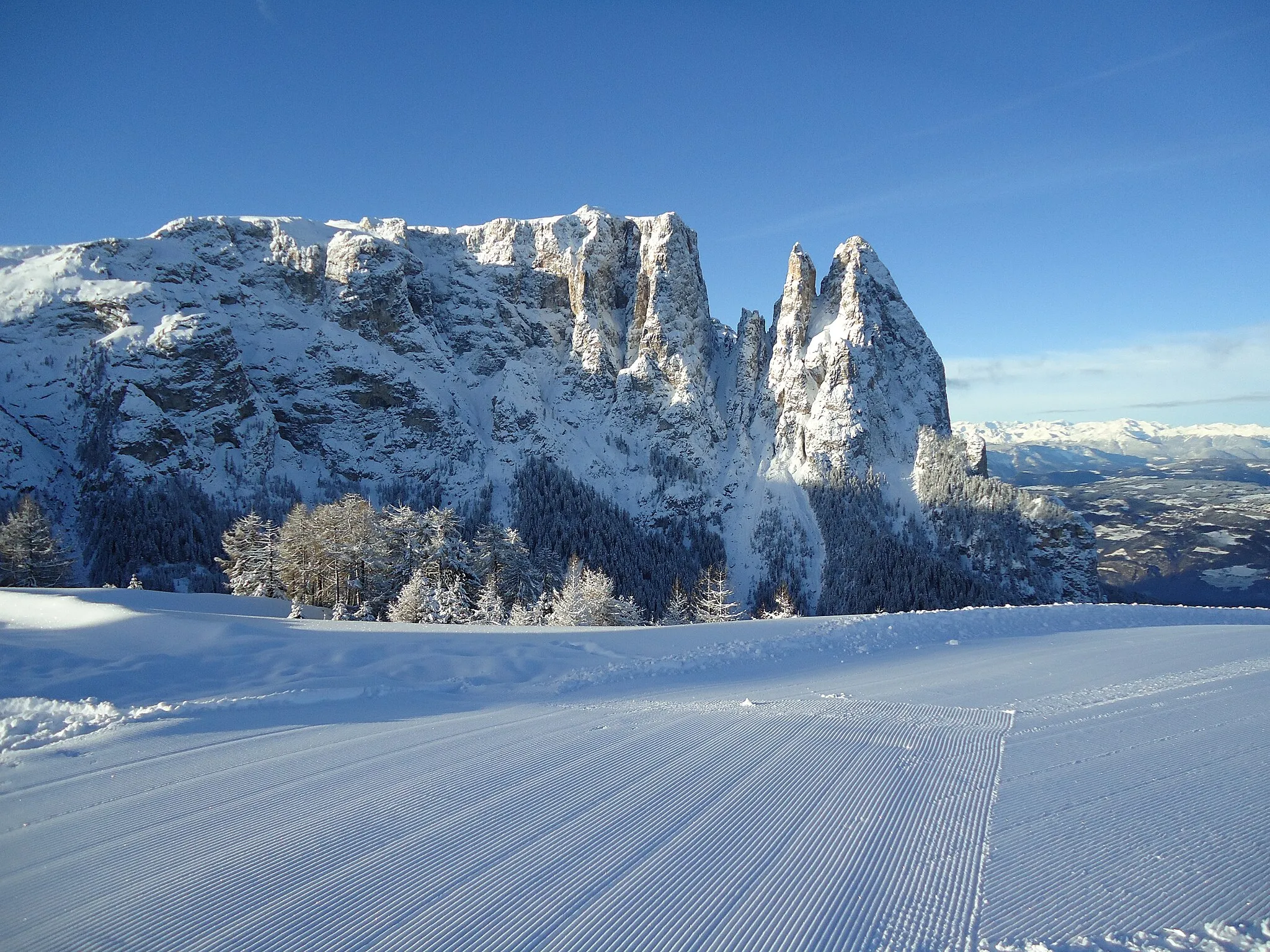 Photo showing: Monte Sciliar in inverno - Siusi