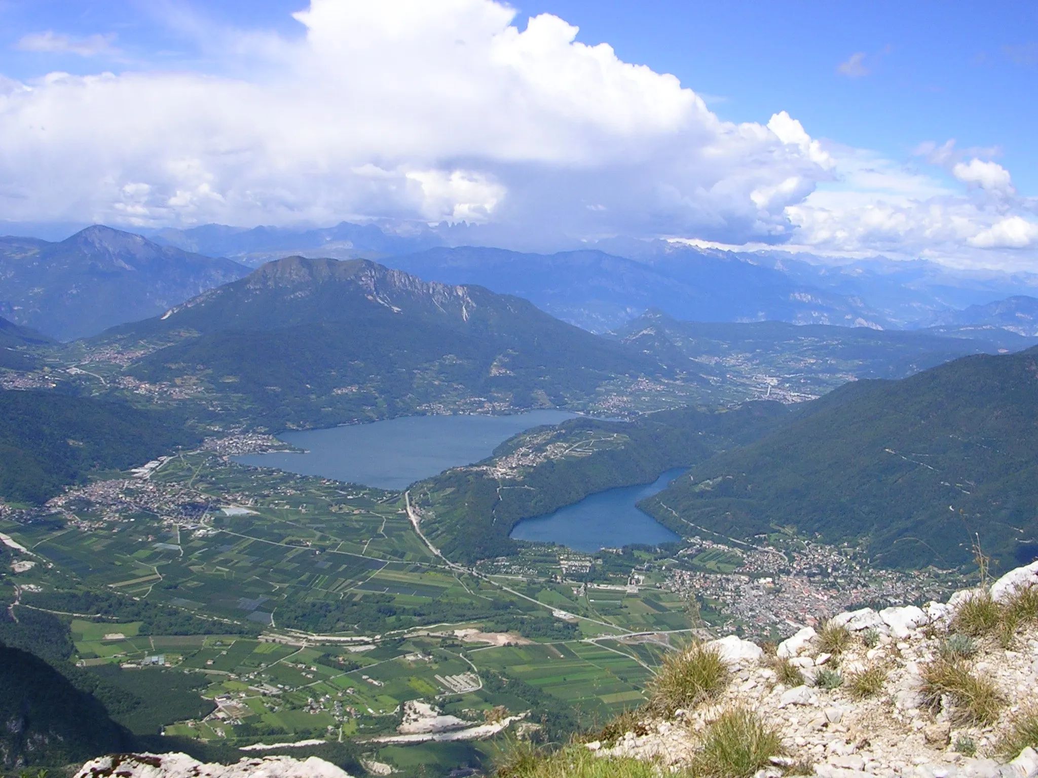 Photo showing: View of Upper Sugana Valley on Caldonazzo and Levico lakes (Trento), Italy