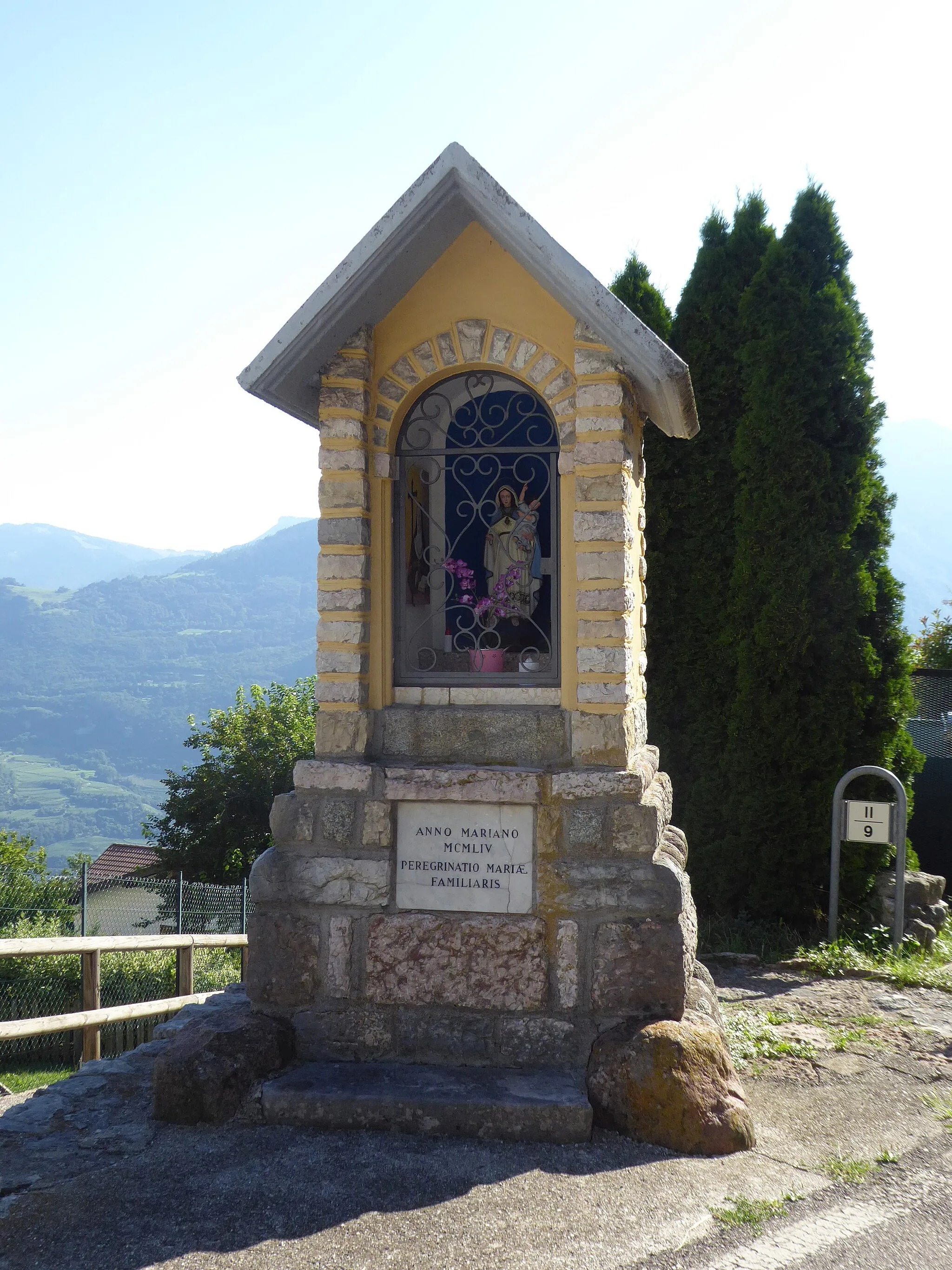 Photo showing: Nomesino (Mori, Trentino, Italy) - Wayside shrine