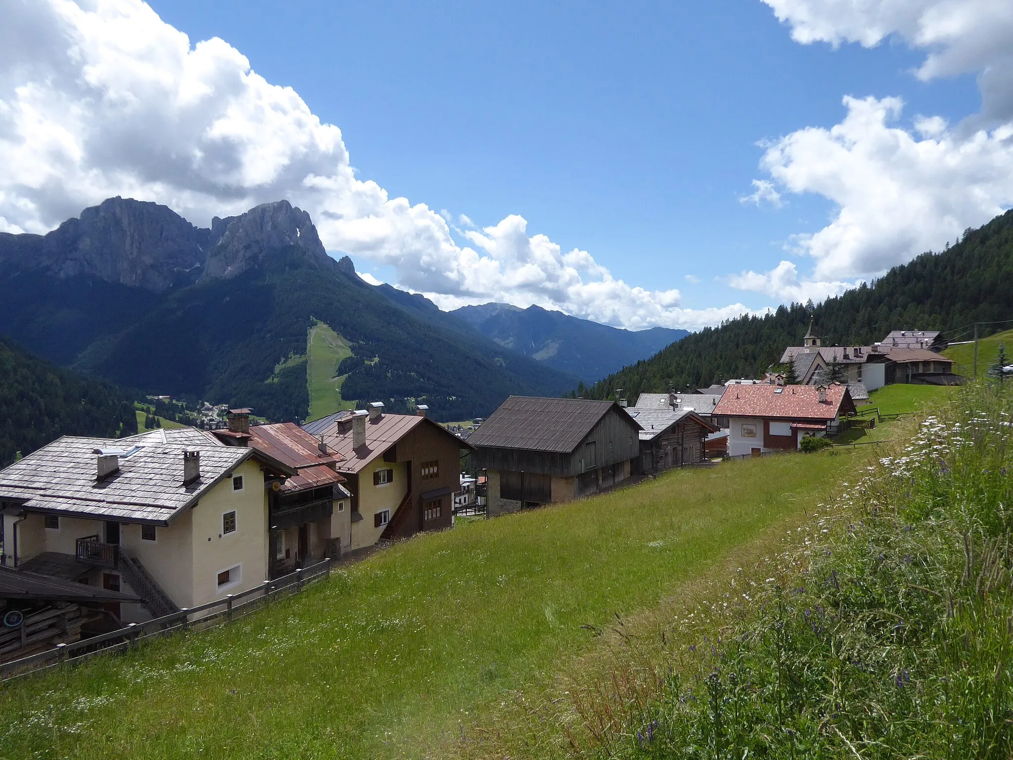 Photo showing: Muncion (San Giovanni di Fassa, Trentino, Italy) - Glimpse