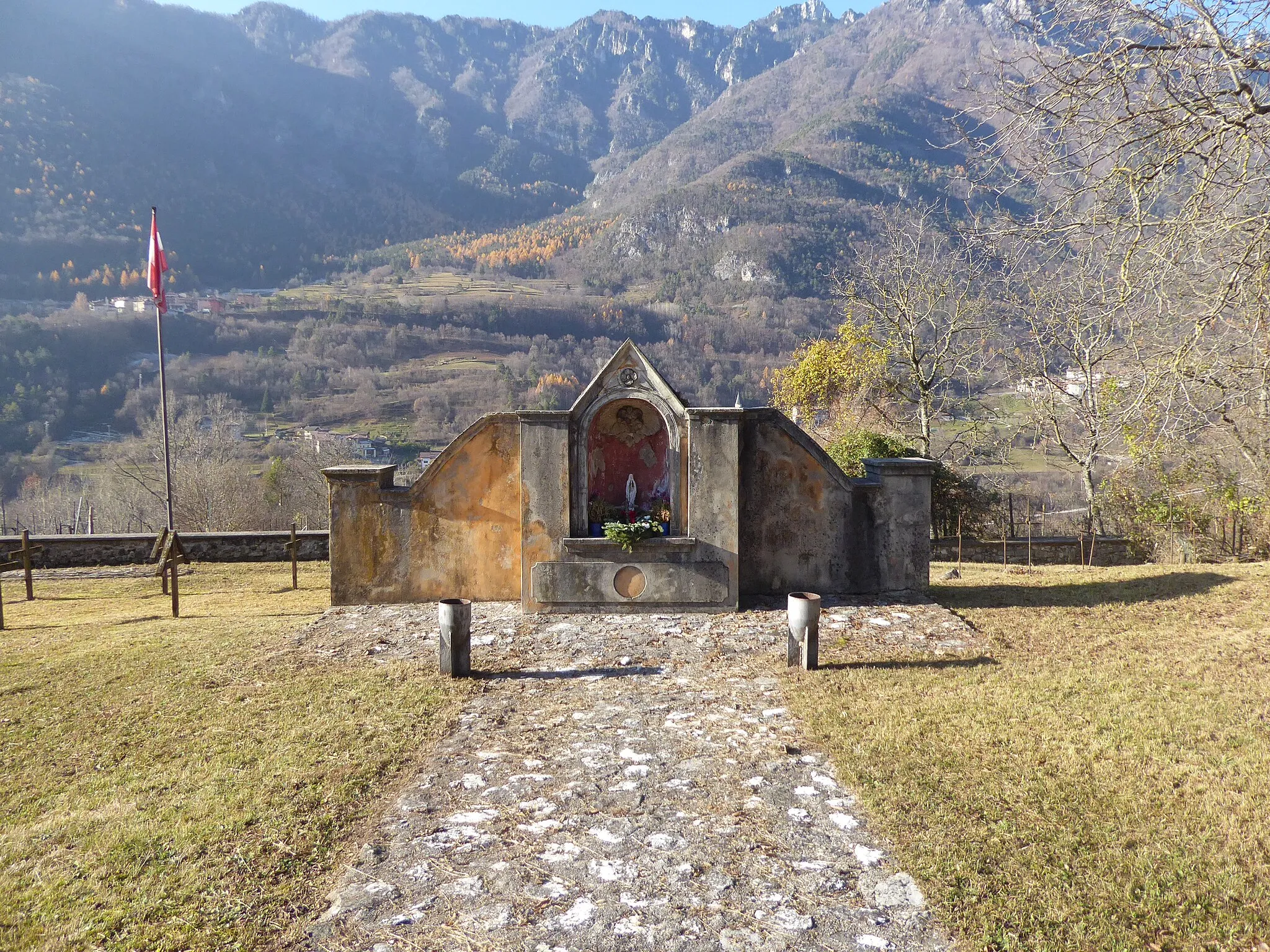 Photo showing: Former italian and austro-hungarian military cemetery in Anghebeni (Vallarsa, Trentino, Italy) - Shrine