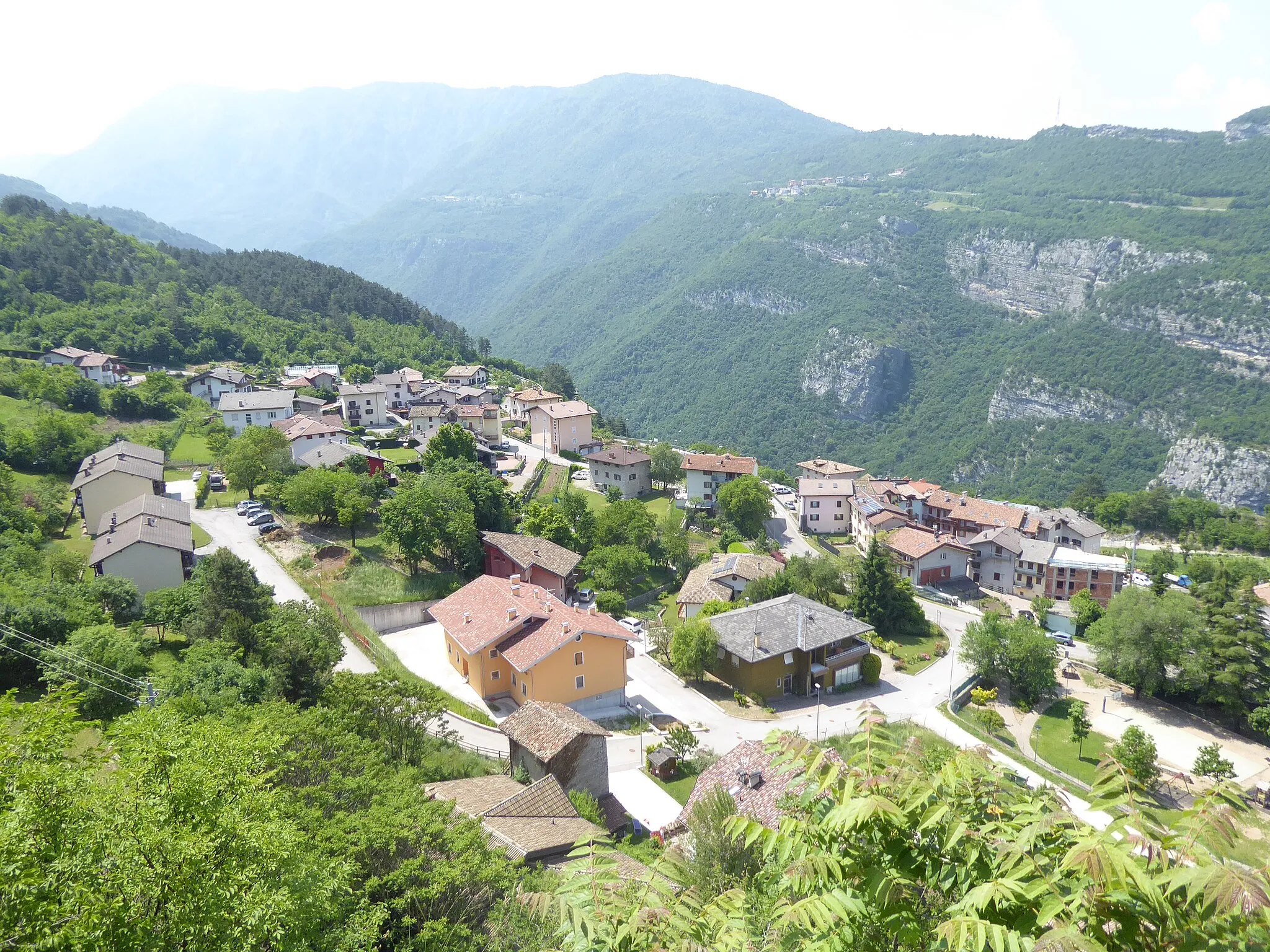 Photo showing: Moscheri (Trambileno, Trentino, Italy) - Glimpse