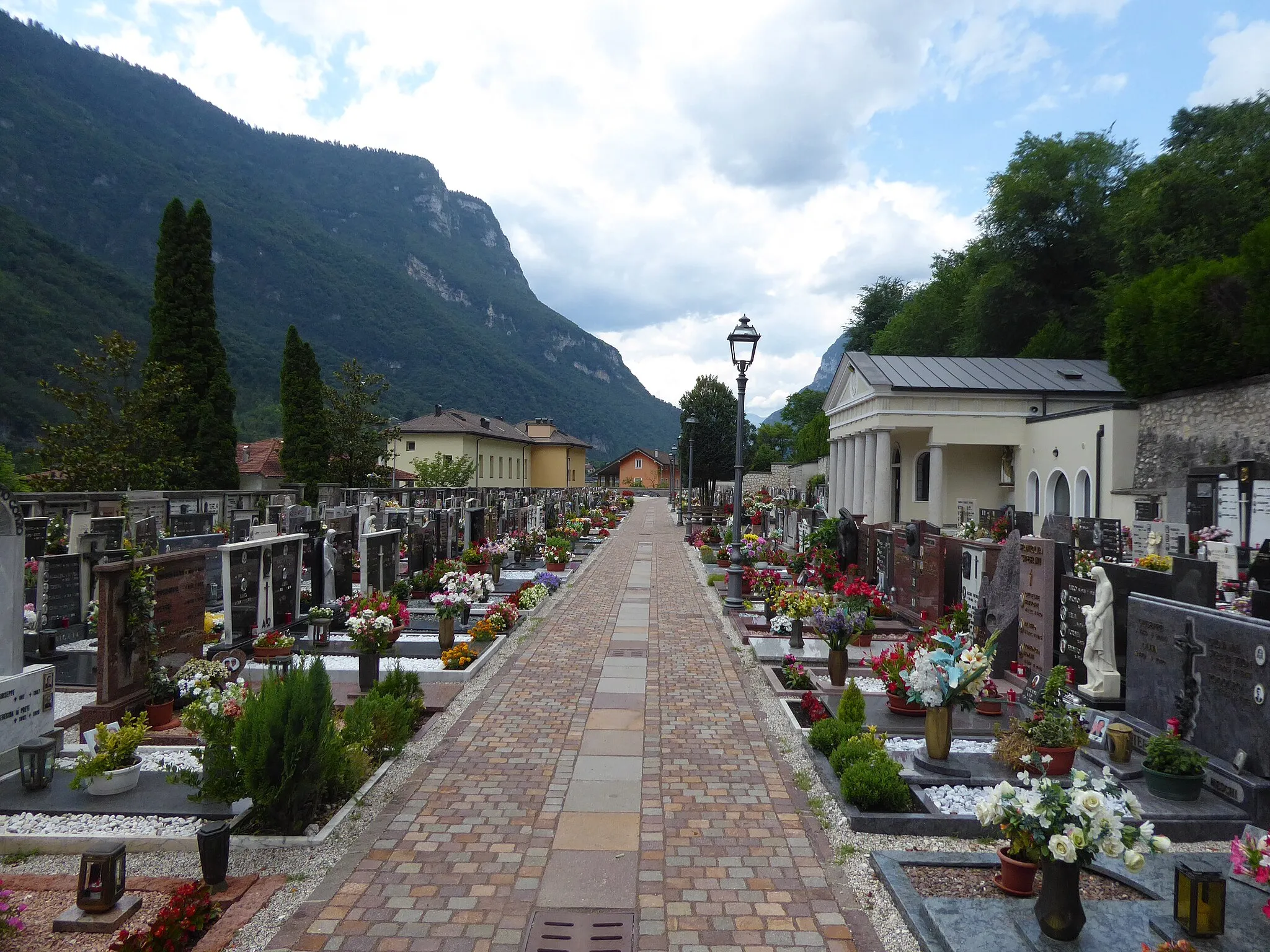 Photo showing: Cemetery of Tezze (Grigno, Trentino, Italy)