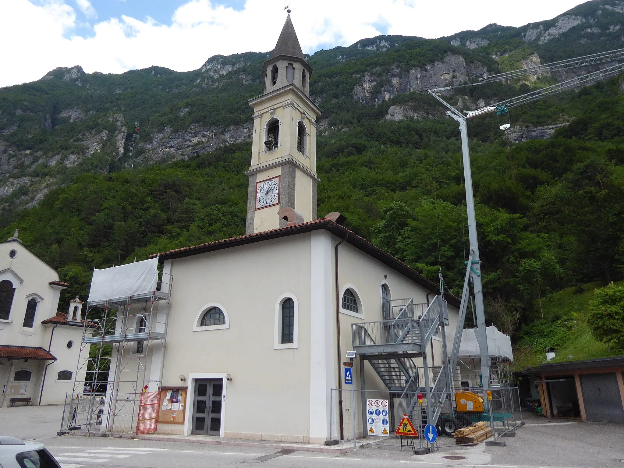 Photo showing: Tezze (Grigno, Trentino, Italy), cinema-theater (former church)