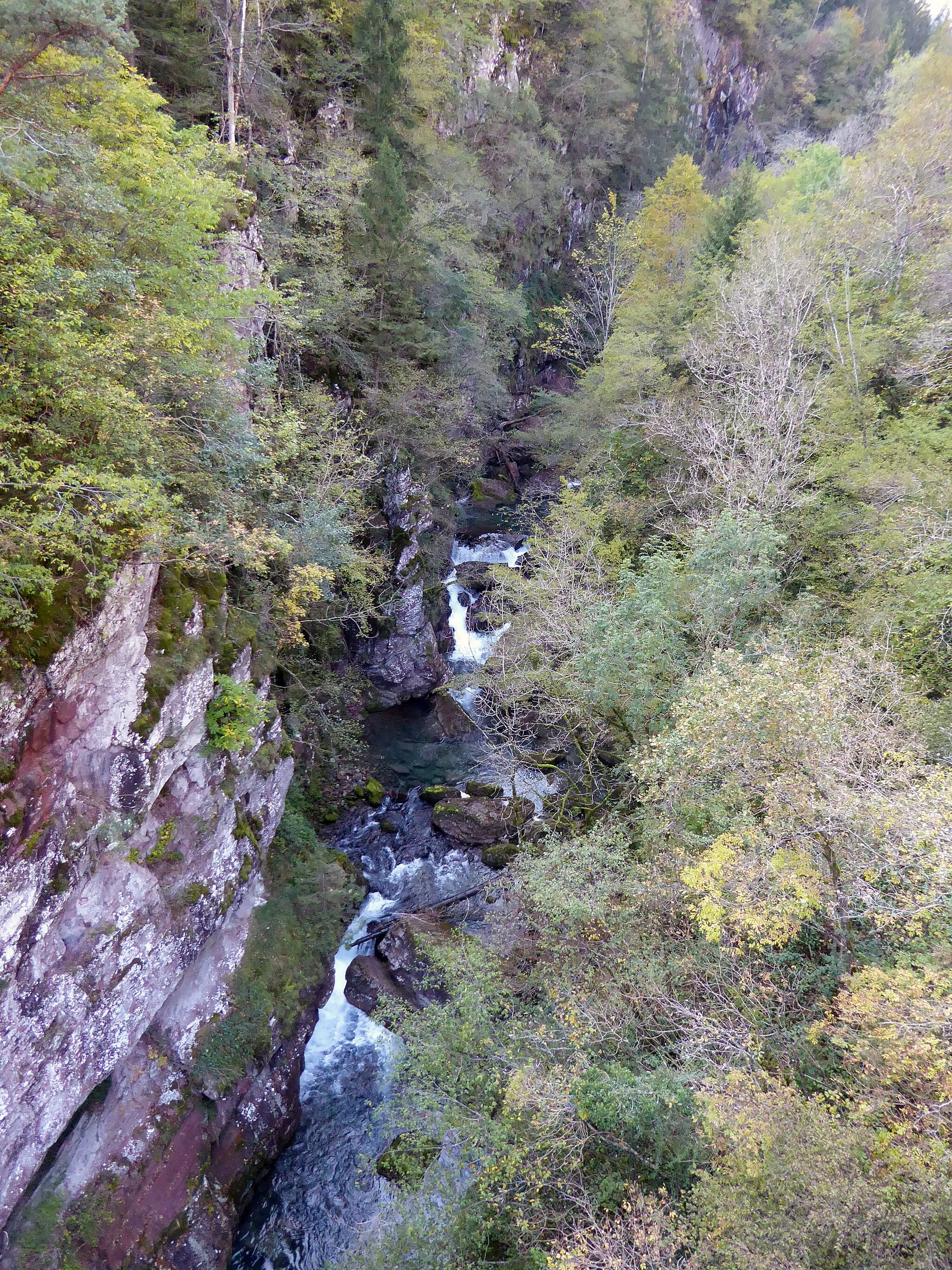 Photo showing: River Chiese near Bersone (Valdaone, Trentino, Italy), under the road bridge in Via Ravizzoli