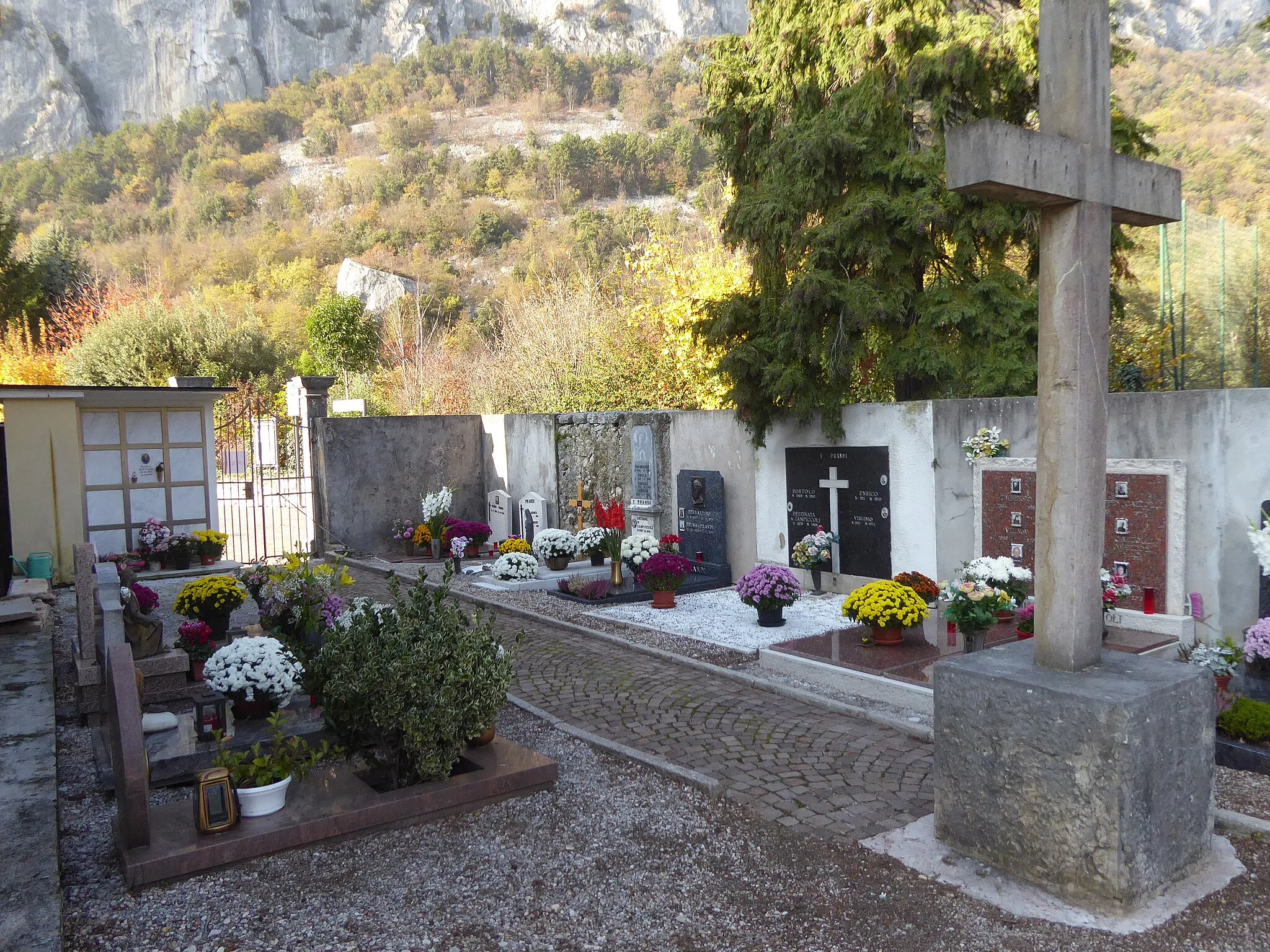 Photo showing: Cemetery of Padaro (Arco, Trentino, Italy)