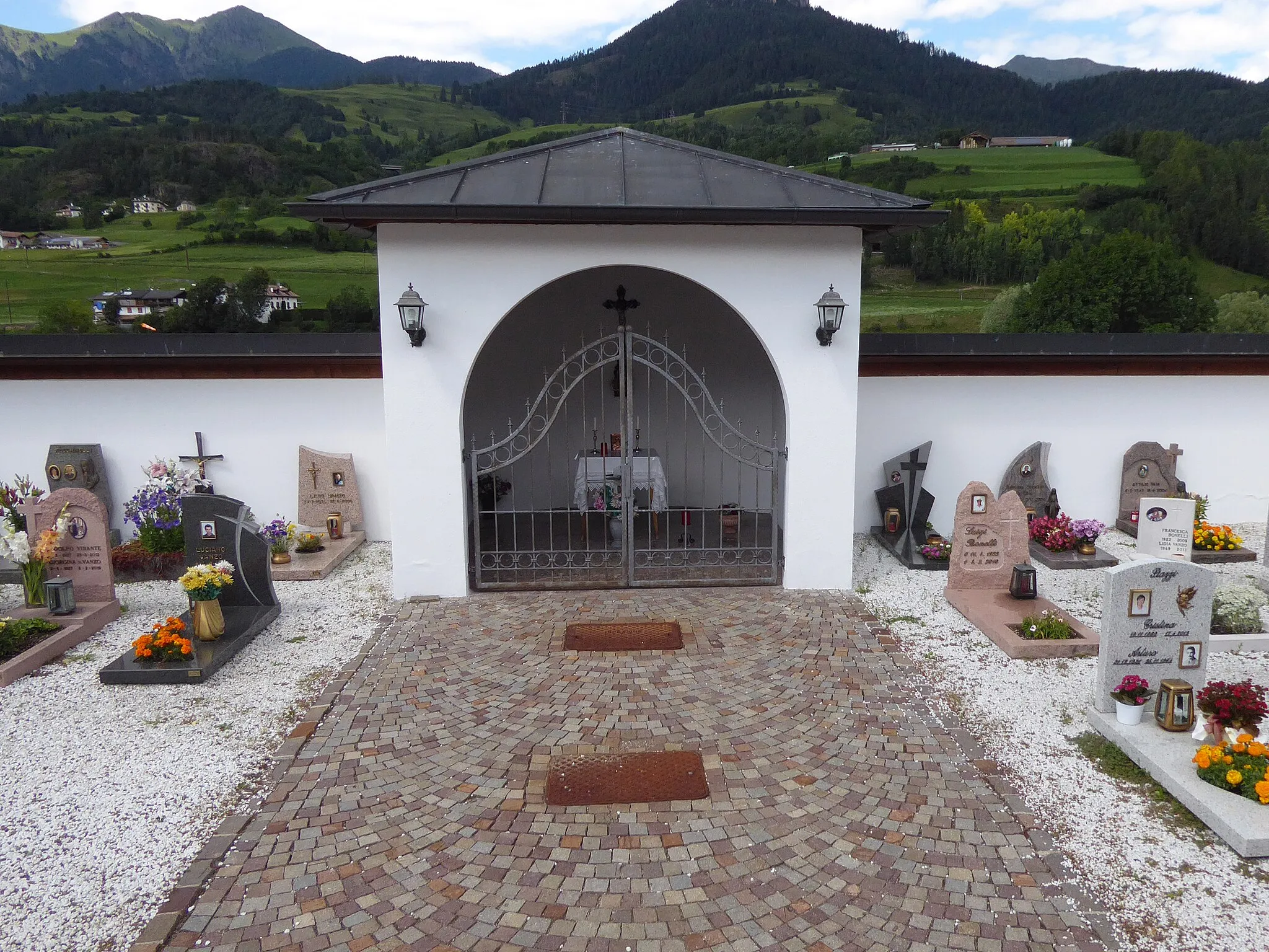 Photo showing: Cemetery of Masi di Cavalese (Cavalese, Trentino, Italy)