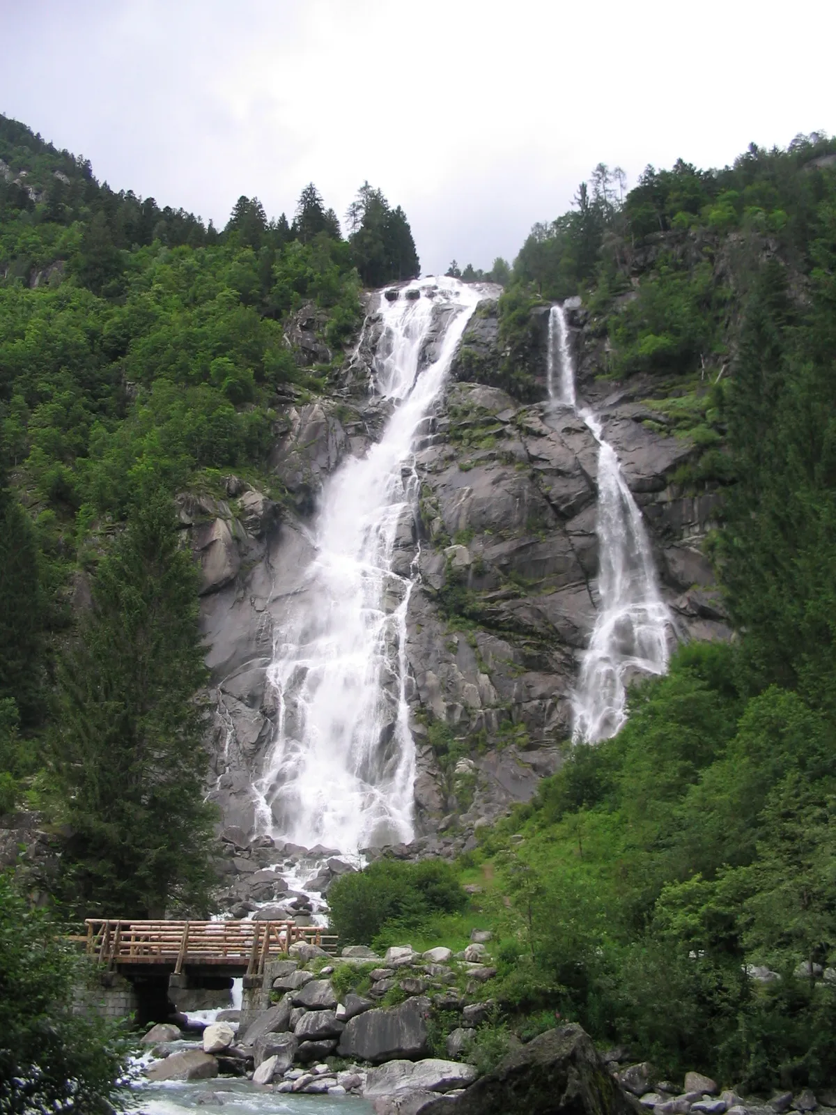 Photo showing: Nardis waterfalls