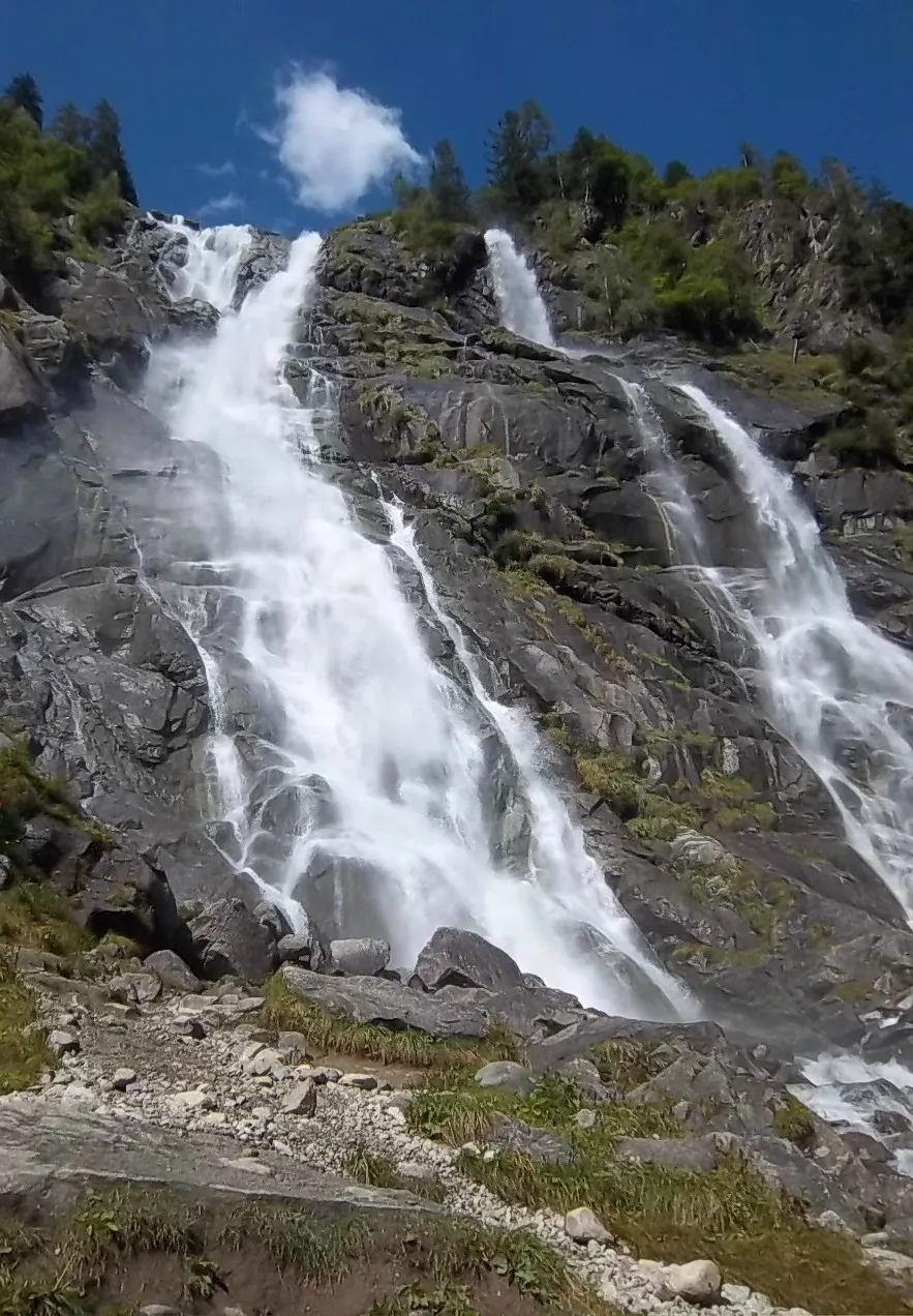 Photo showing: La velocità dell'acqua delle Cascate Nardis!