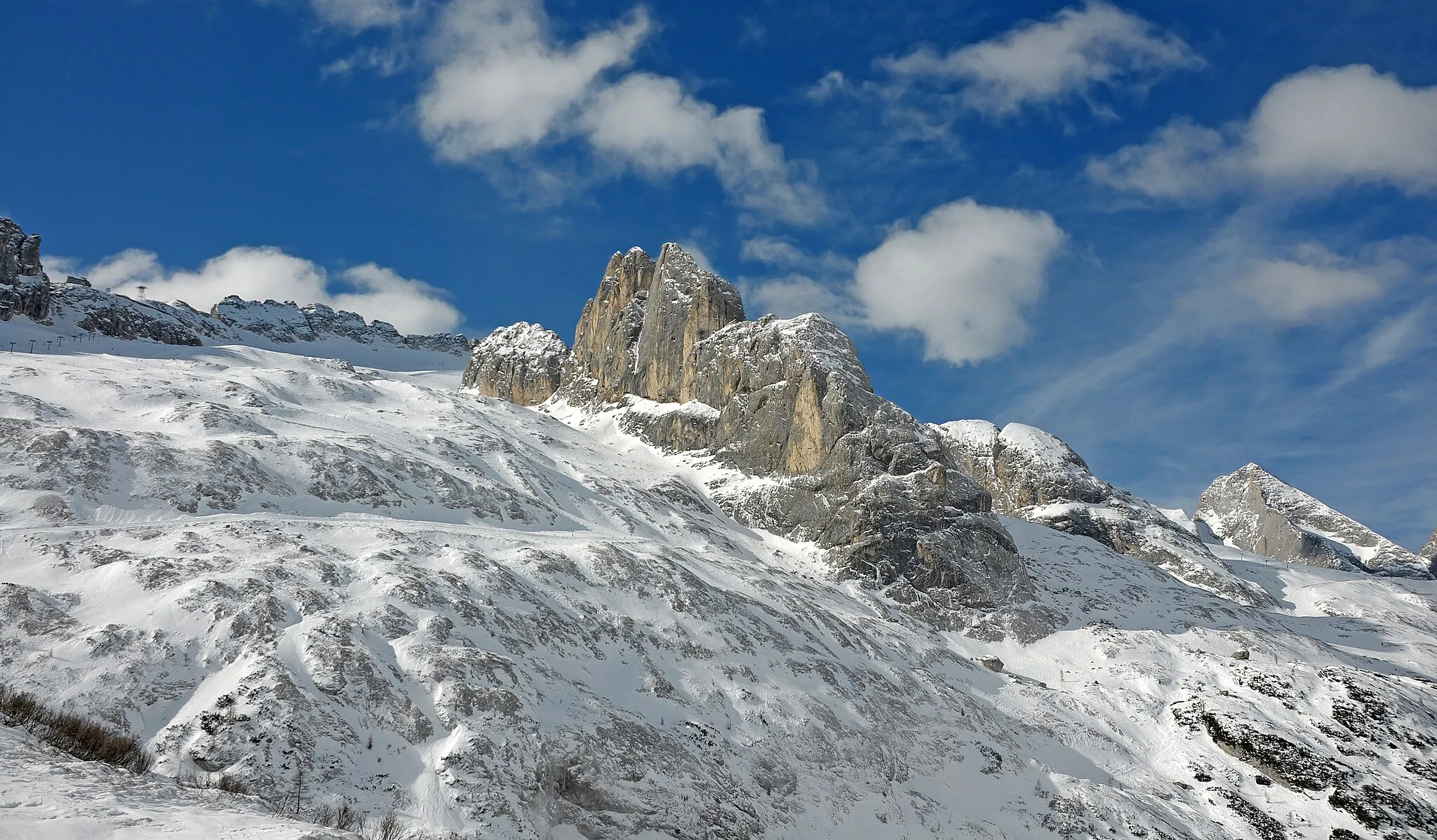 Photo showing: Northeastern side of the Marmolada in the Dolomites