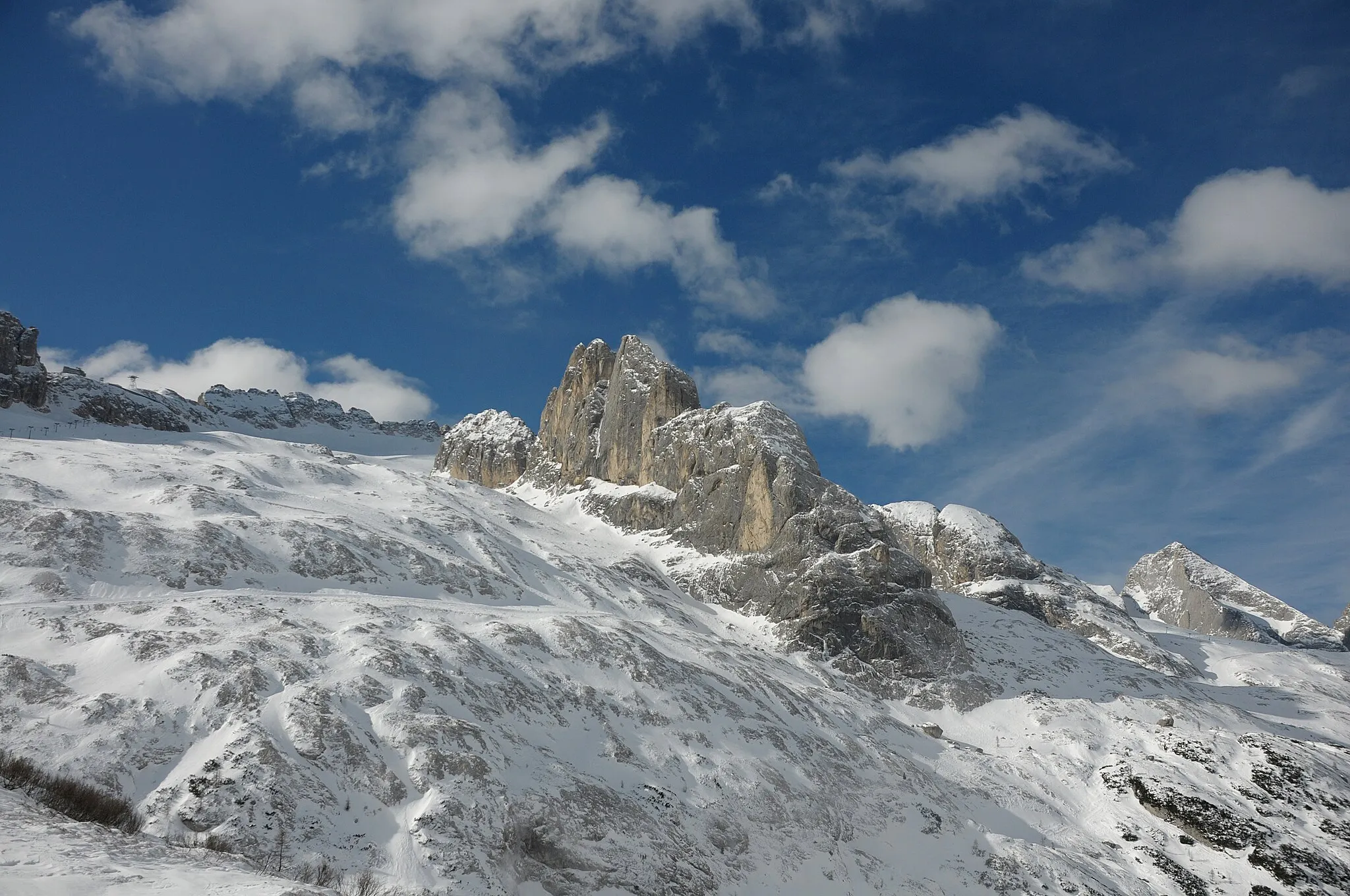 Photo showing: Northeastern side of the Marmolada in the Dolomites