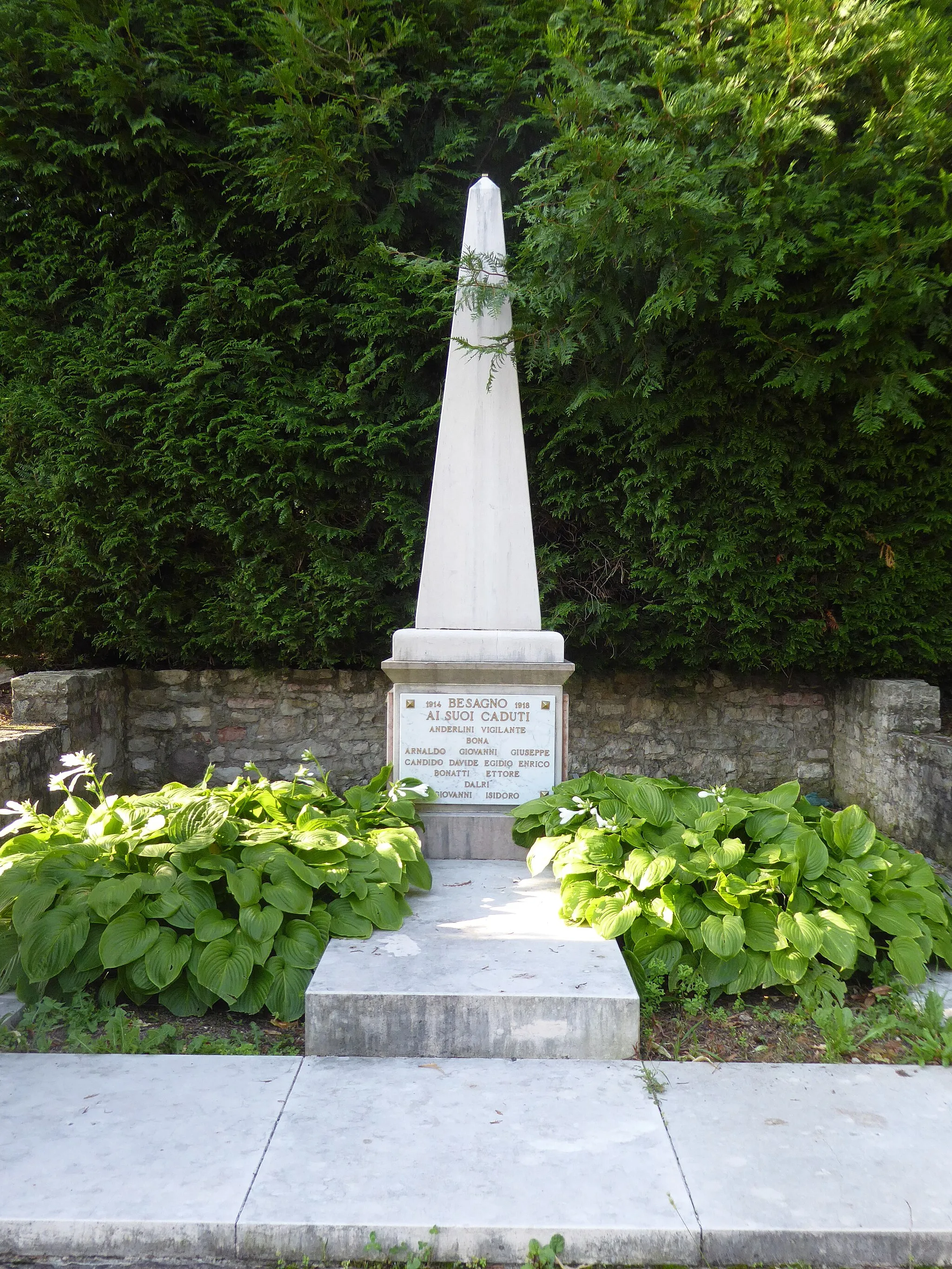 Photo showing: Besagno (Mori, Trentino, Italy) - War memorial