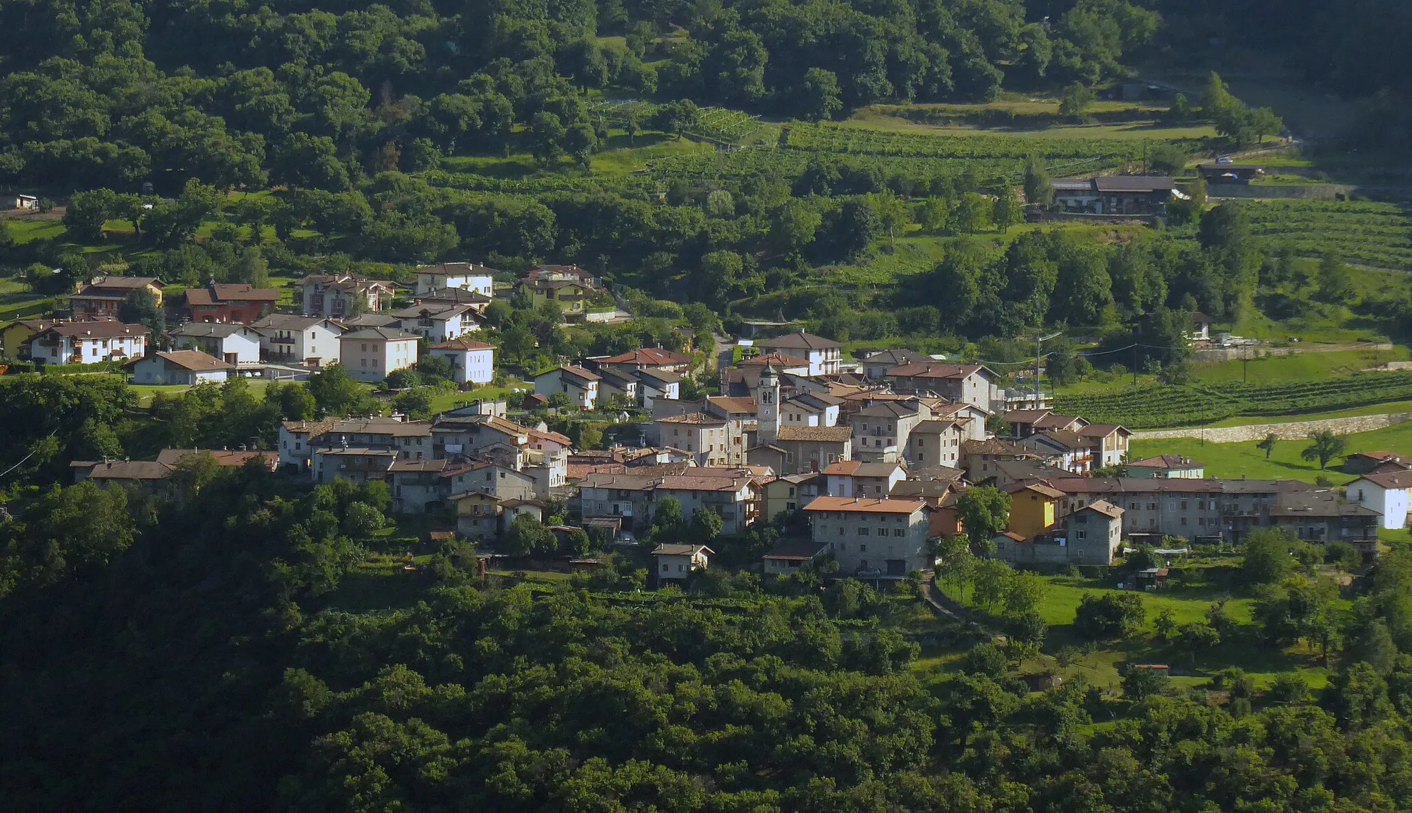 Photo showing: Castione (Brentonico) as seen from Saint Apollonia church near Manzano (Mori)