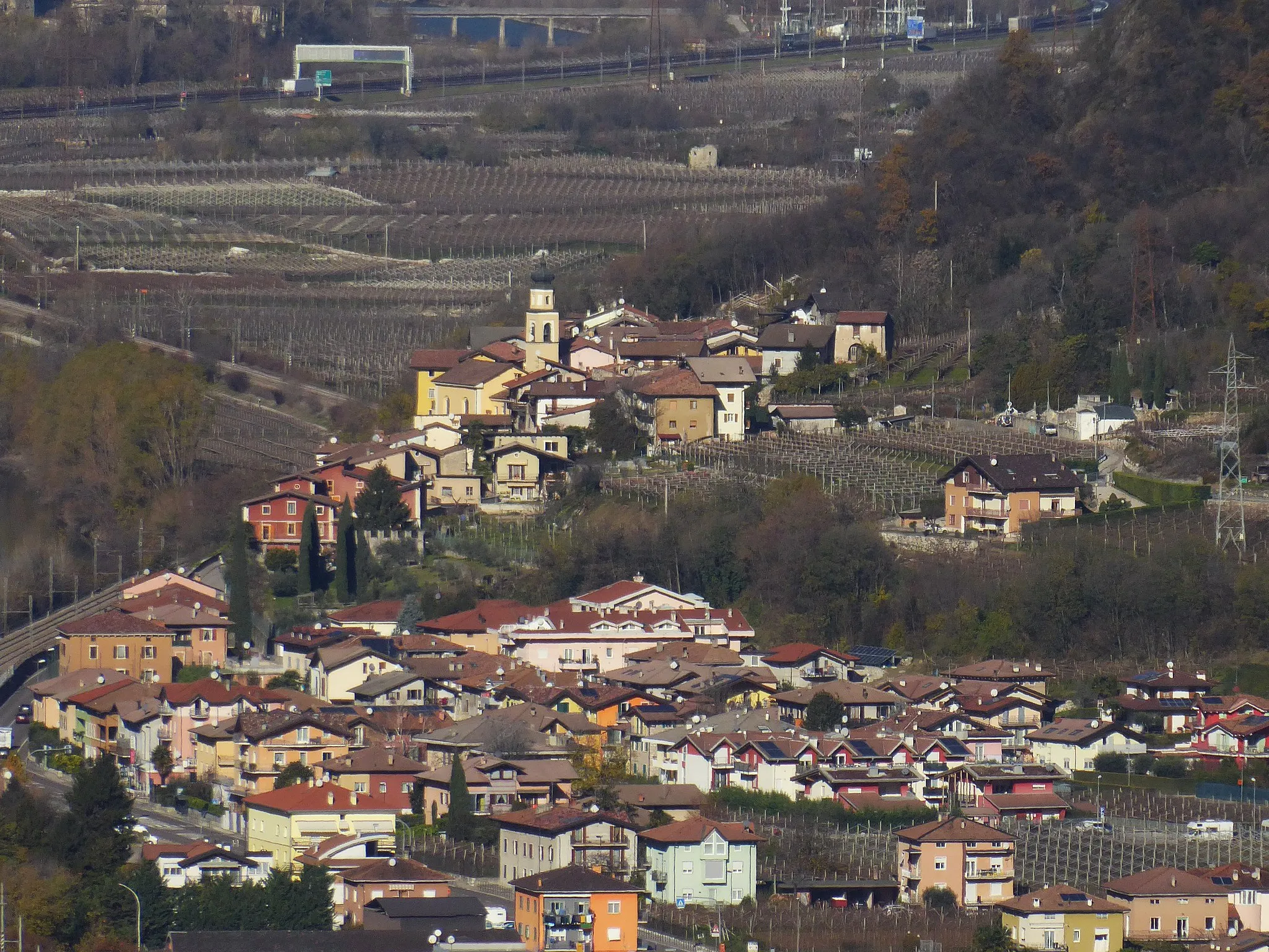 Photo showing: Serravalle as seen from Saint Valentine sanctuary (Ala, Trentino, Italy)