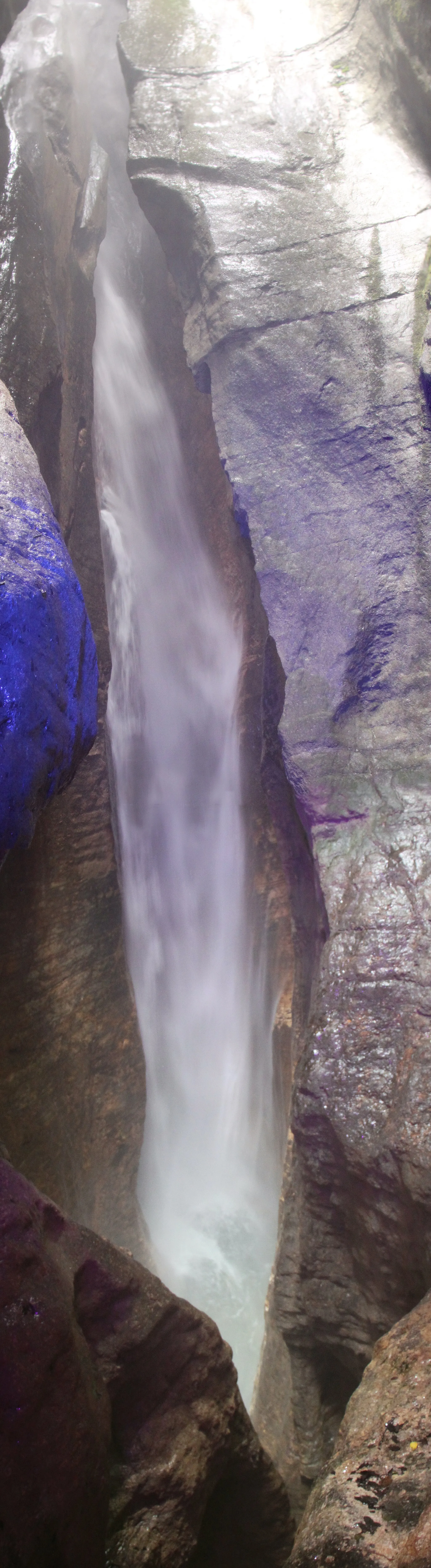 Photo showing: Cascata del Varone, Trento Province, Trentino Region, Italy. Waterfall (Total height about 100 meters, not completely visible). The blue and violet colours are caused by artificial lightning.