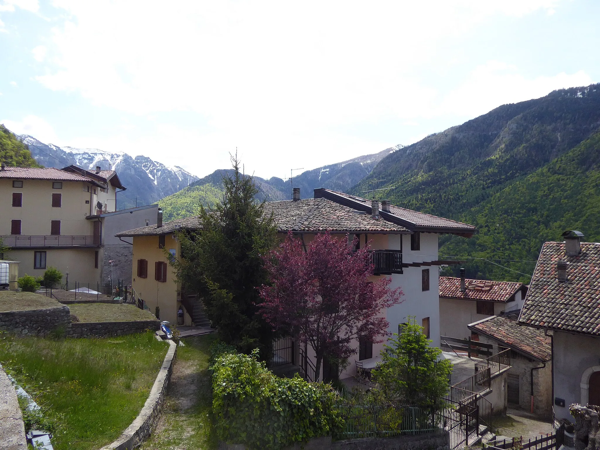 Photo showing: Puechem (Terragnolo, Trentino, Italy) - Glimpse
