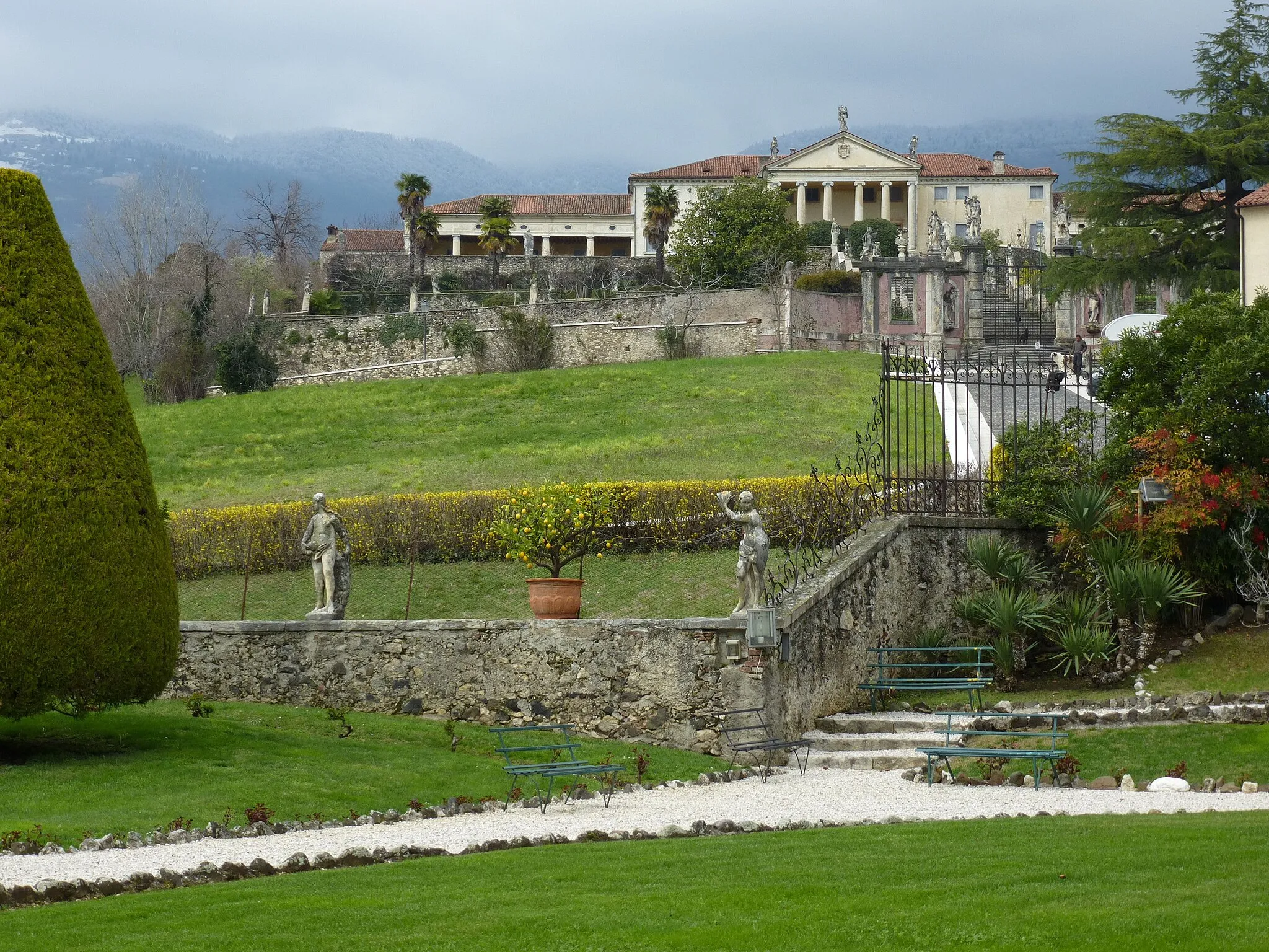 Photo showing: Villa Piovene vom Park der benachbarten Villa Godi aus
