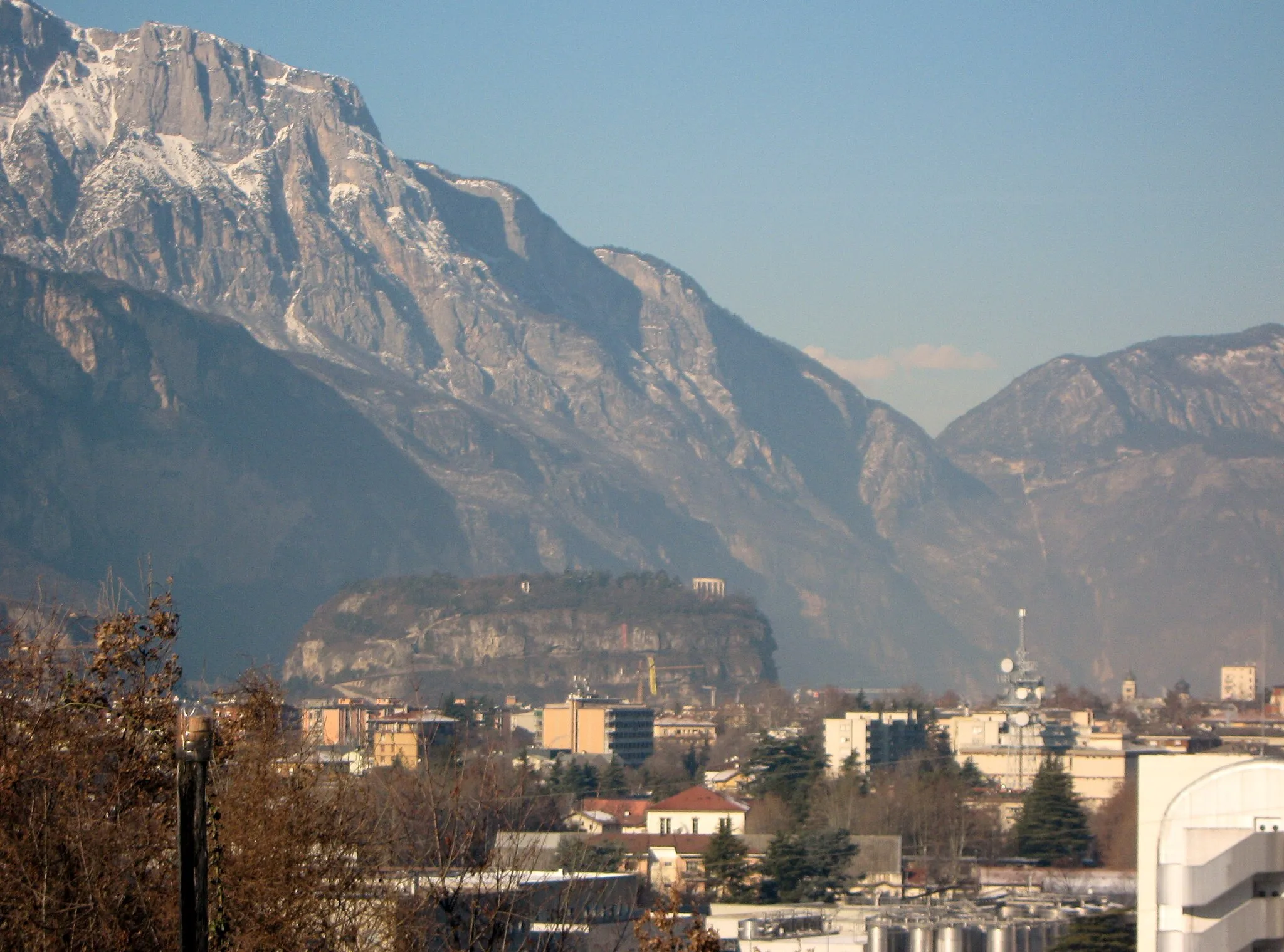 Photo showing: da via Bettini uno sguardo...sulle Dolomiti