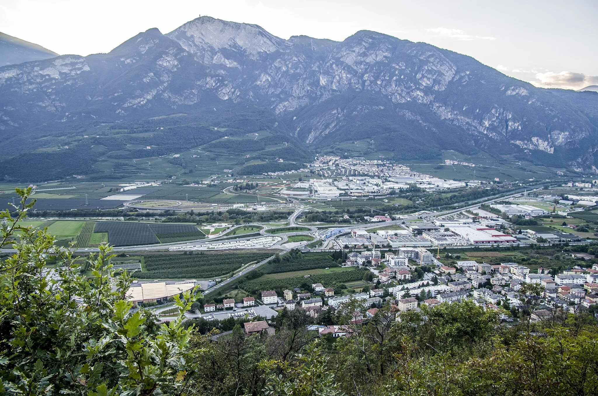 Photo showing: view from the hill