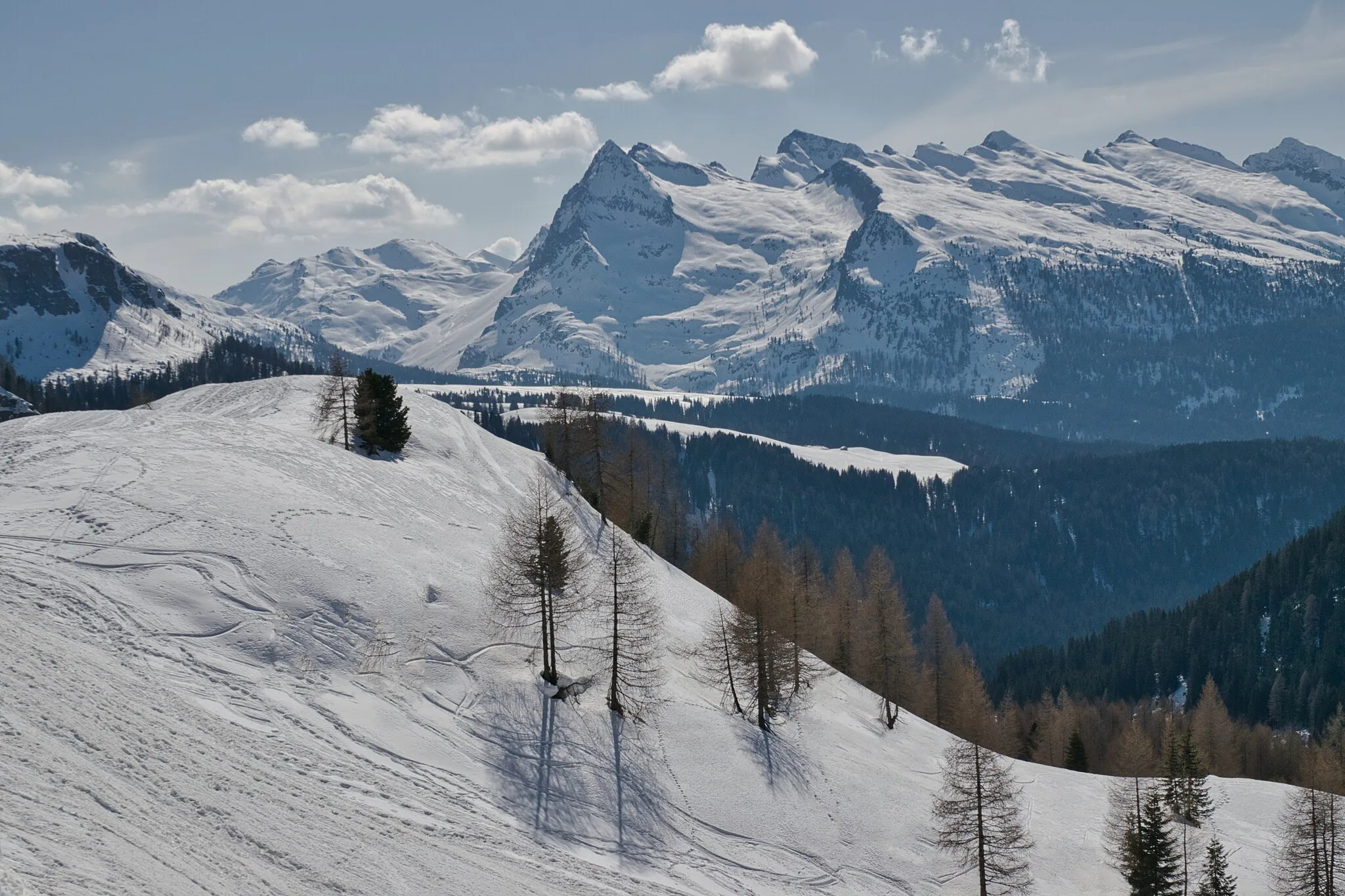 Photo showing: Anno 2021. L'Italia era invasa dal covid e la prospettiva della zona rossa arrivava anche in Veneto. La neve era scesa come mai prima....
Ecco, questa foto è stata scattata il giorno prima della zona rossa in Veneto e ad un'altezza d 2200m dove c'erano circa 2m di neve!