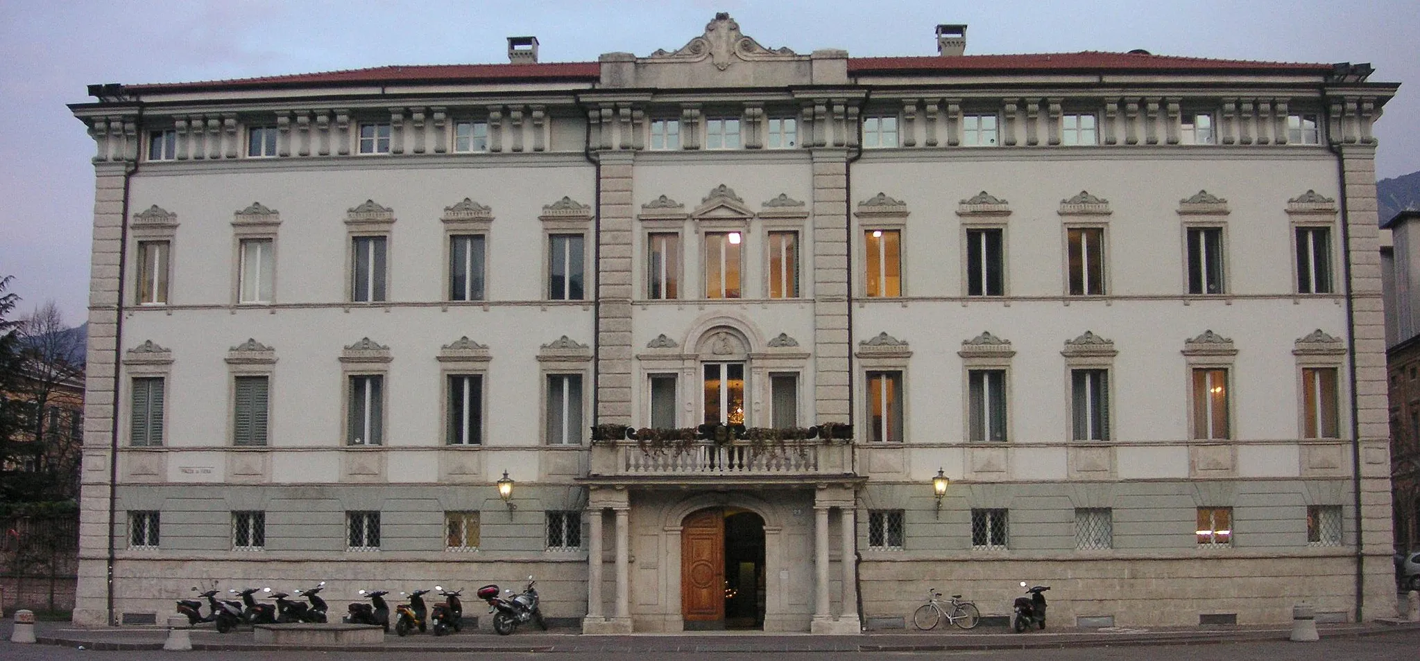 Photo showing: Il Palazzo del Vescovo (già dei Principi-Vescovi di Trento) in Piazza Fiera a Trento