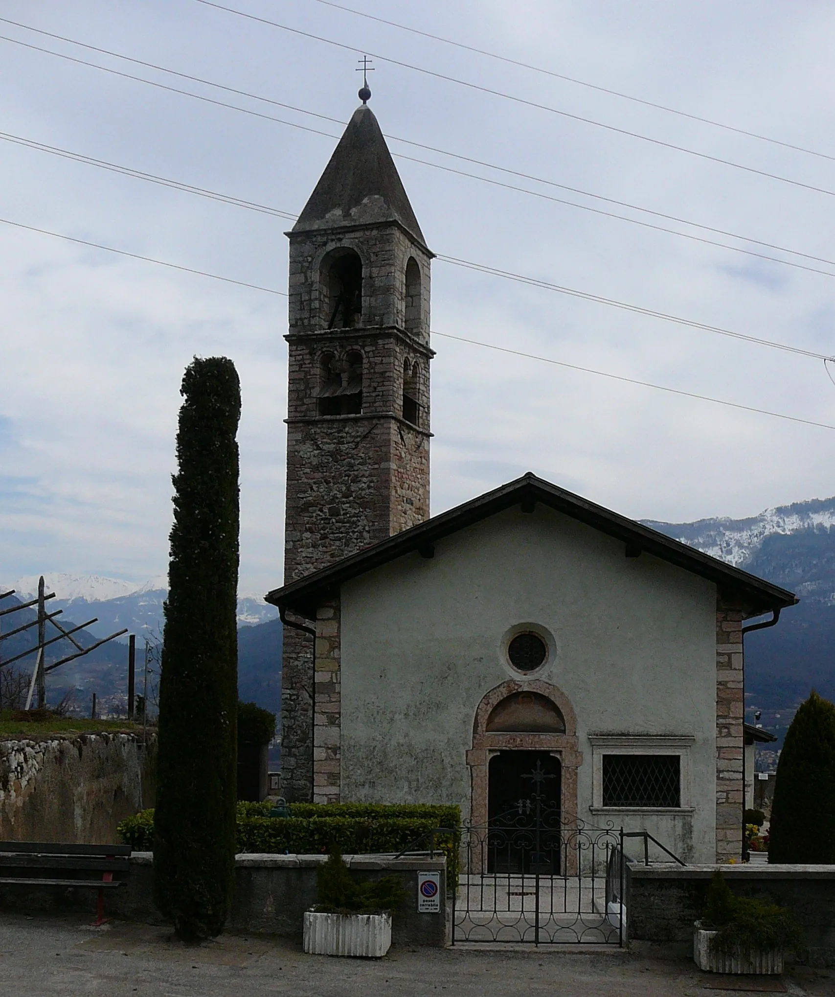 Photo showing: antica chiesa cimiteriale di Sardagna