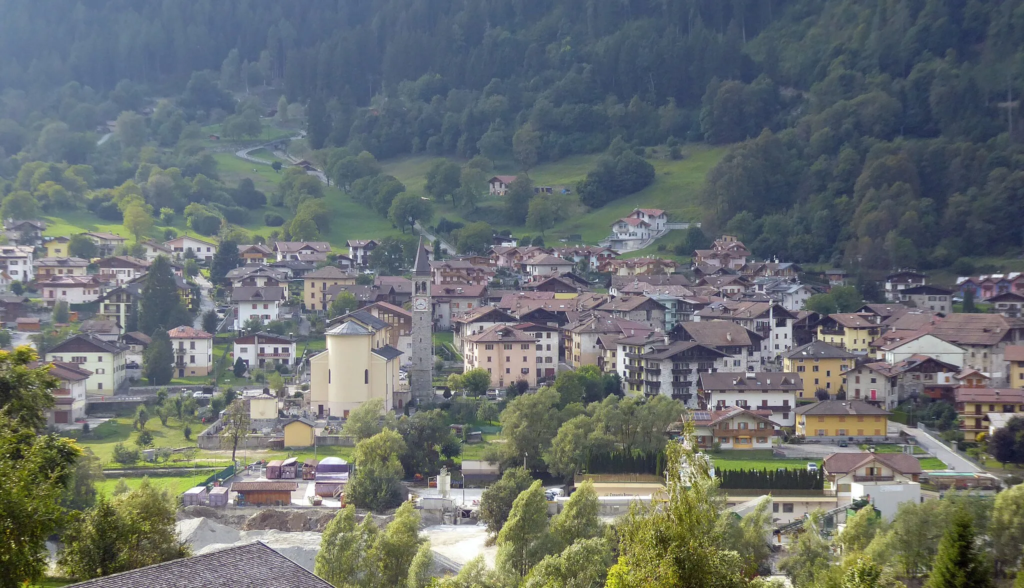 Photo showing: Strembo as seen from Bocenago (Trentino, Italy)