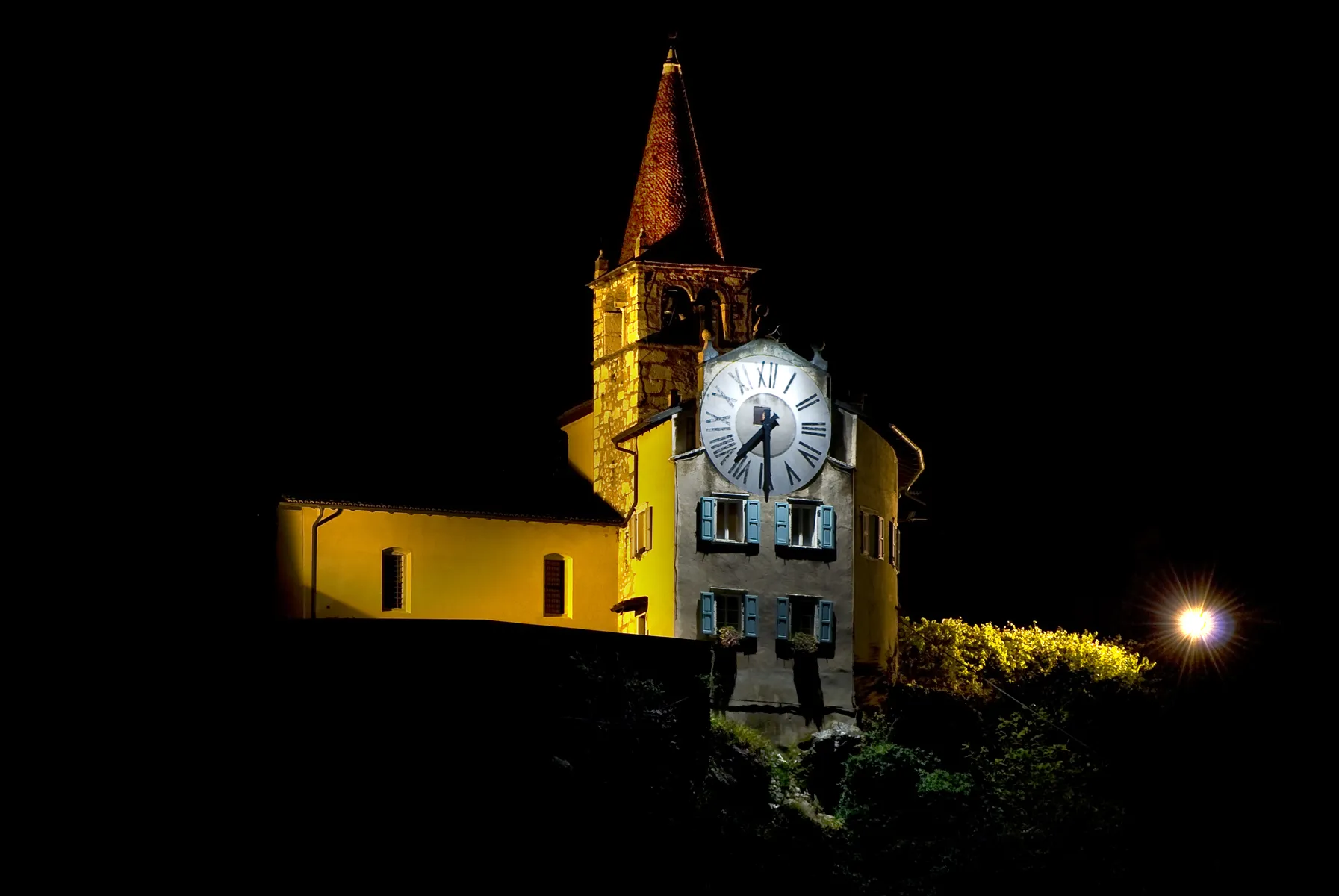 Photo showing: Sanctuary Montalbano Mori (Trento) at night