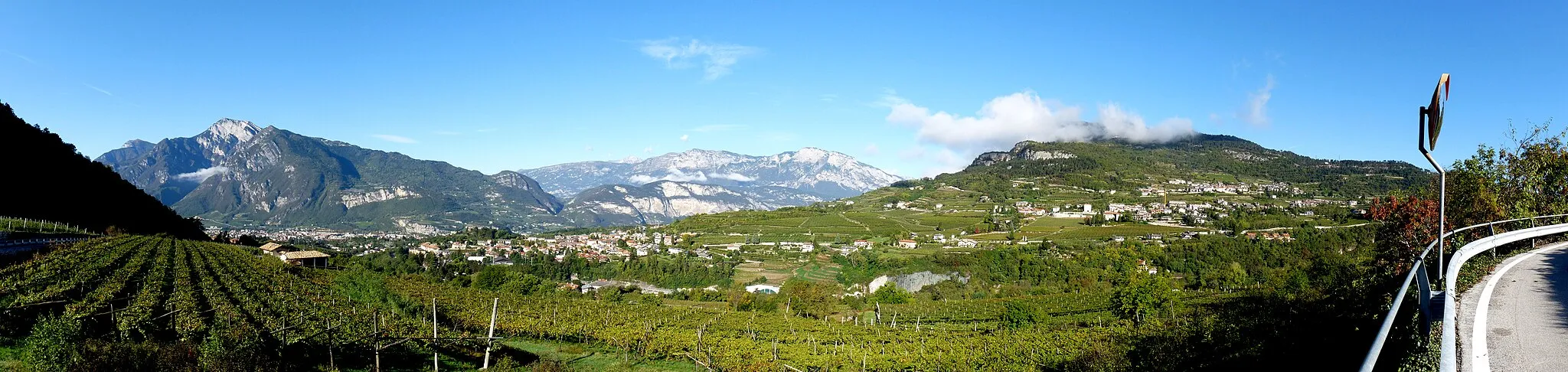 Photo showing: Trento (Italy): panoramic view of the villages of Cognola, Tavernaro and Villamontagna from Oltrecastello